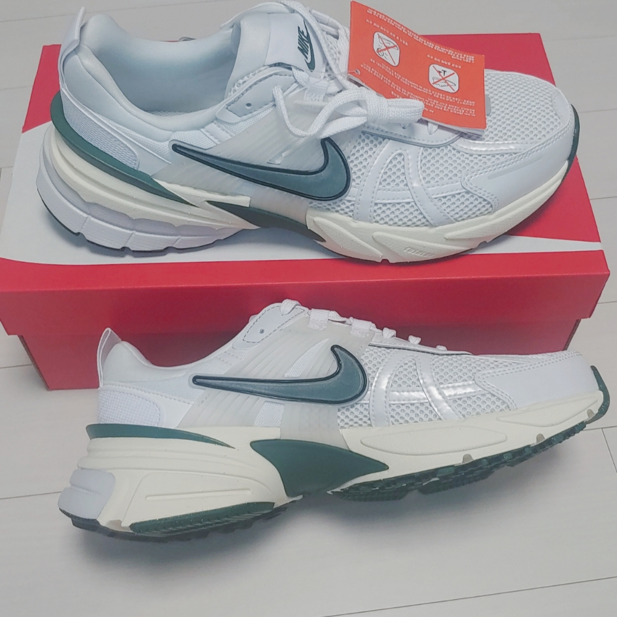 Nike V2K Run White Fir 착용 스타일 - 3