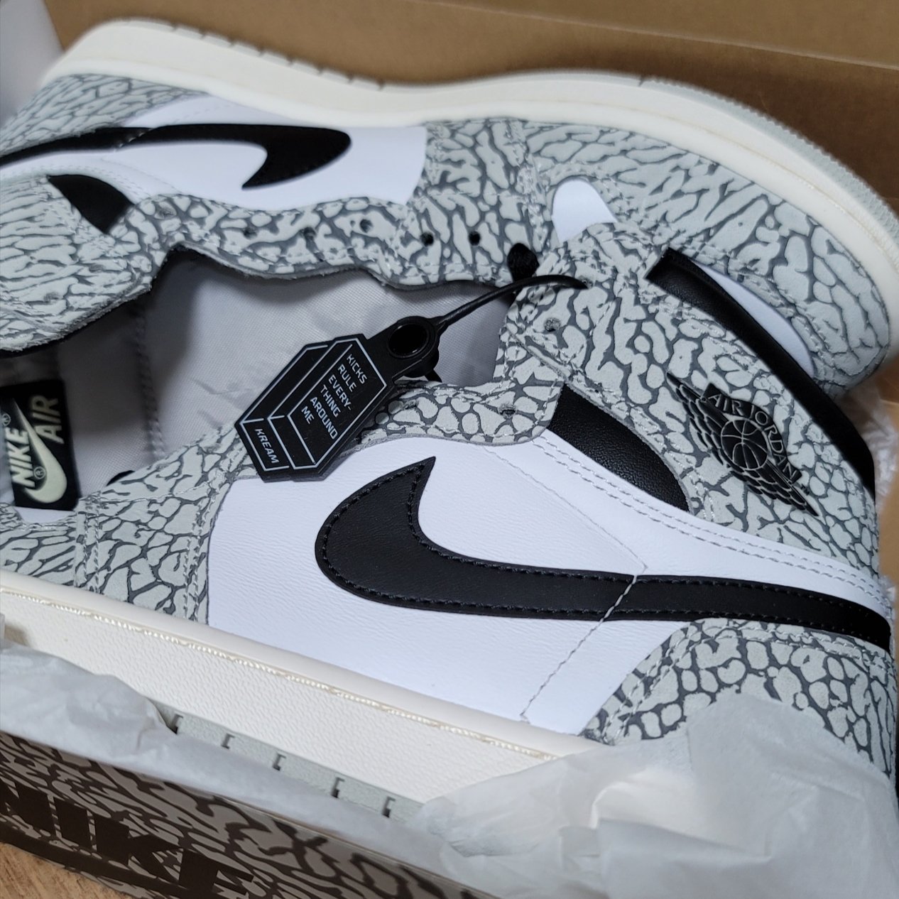 Jordan 1 Retro High OG White Cement 착용 스타일