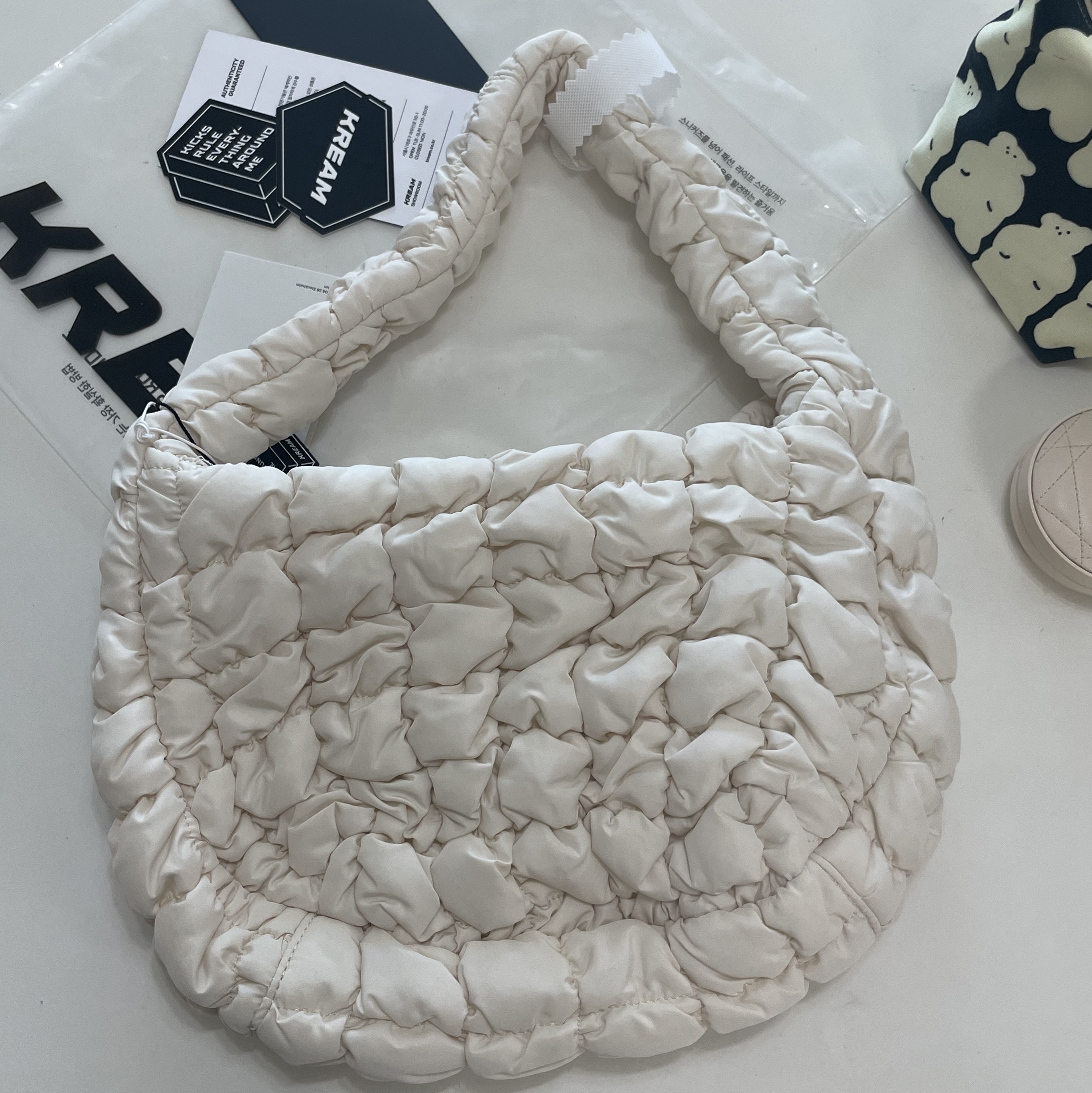 COS Quilted Mini Bag Cream 착용 스타일 - 3