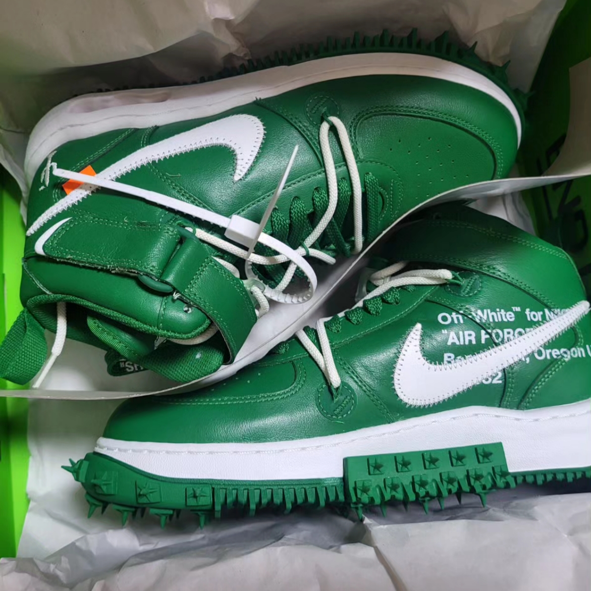 Nike x Off-White Air Force 1 Mid SP Leather Pine Green 착용 스타일 - 2
