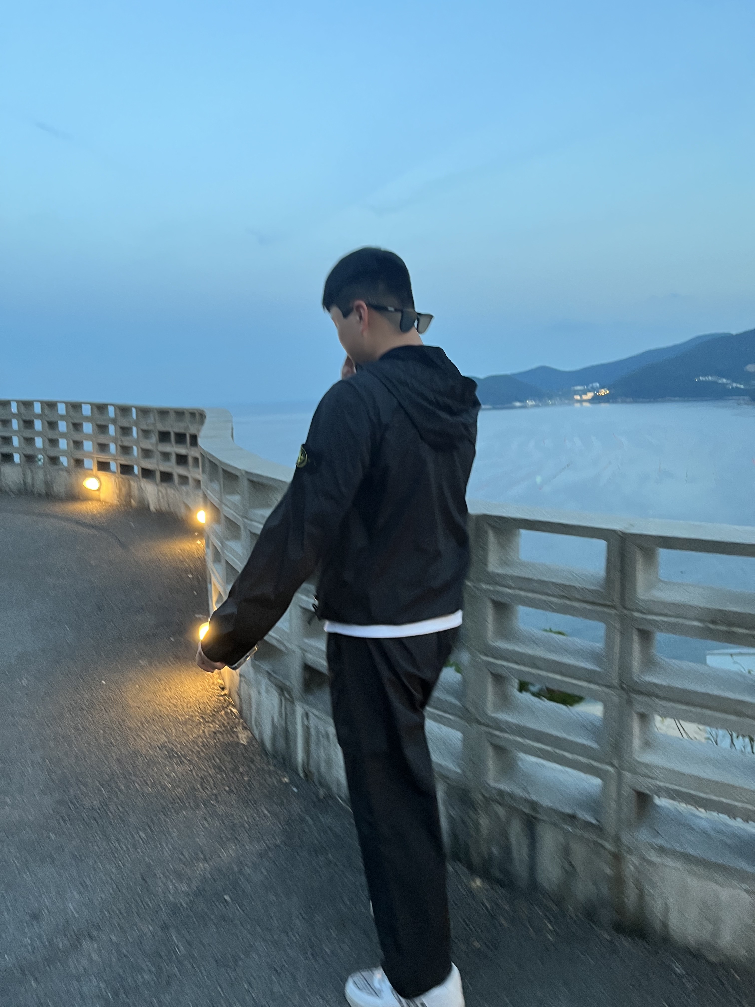 Stone Island 40522 Crinkle Reps Nylon Garment Dyed Hooded Jacket Black - 23SS, Nike Air Force 1 '07 Low White 착용 스타일 - 1