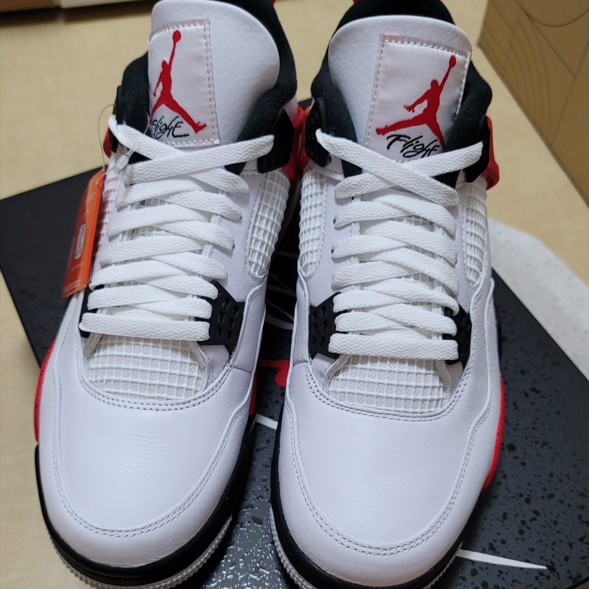 Jordan 4 Retro Red Cement 착용 스타일 - 1
