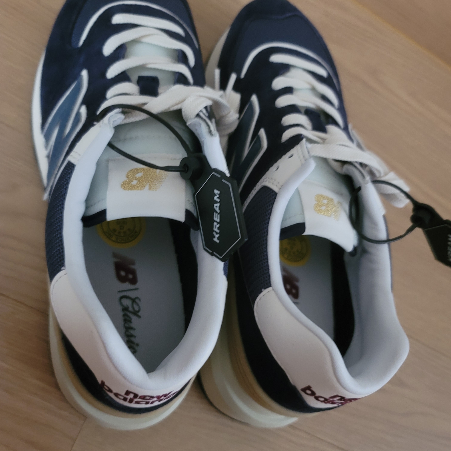 New Balance 574 Legacy Navy 착용 스타일 - 1
