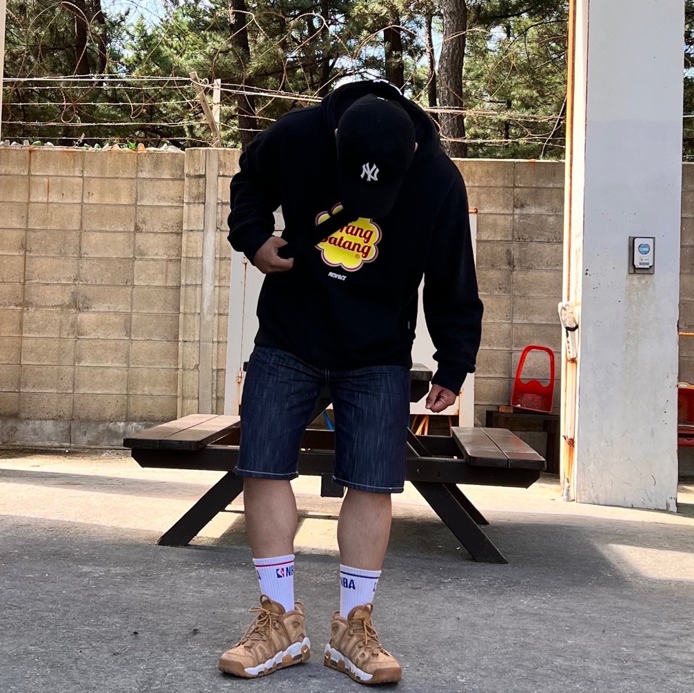 Nike Air More Uptempo Flax, Kith '47 New York Yankees Hitch Snapback Black 착용 스타일