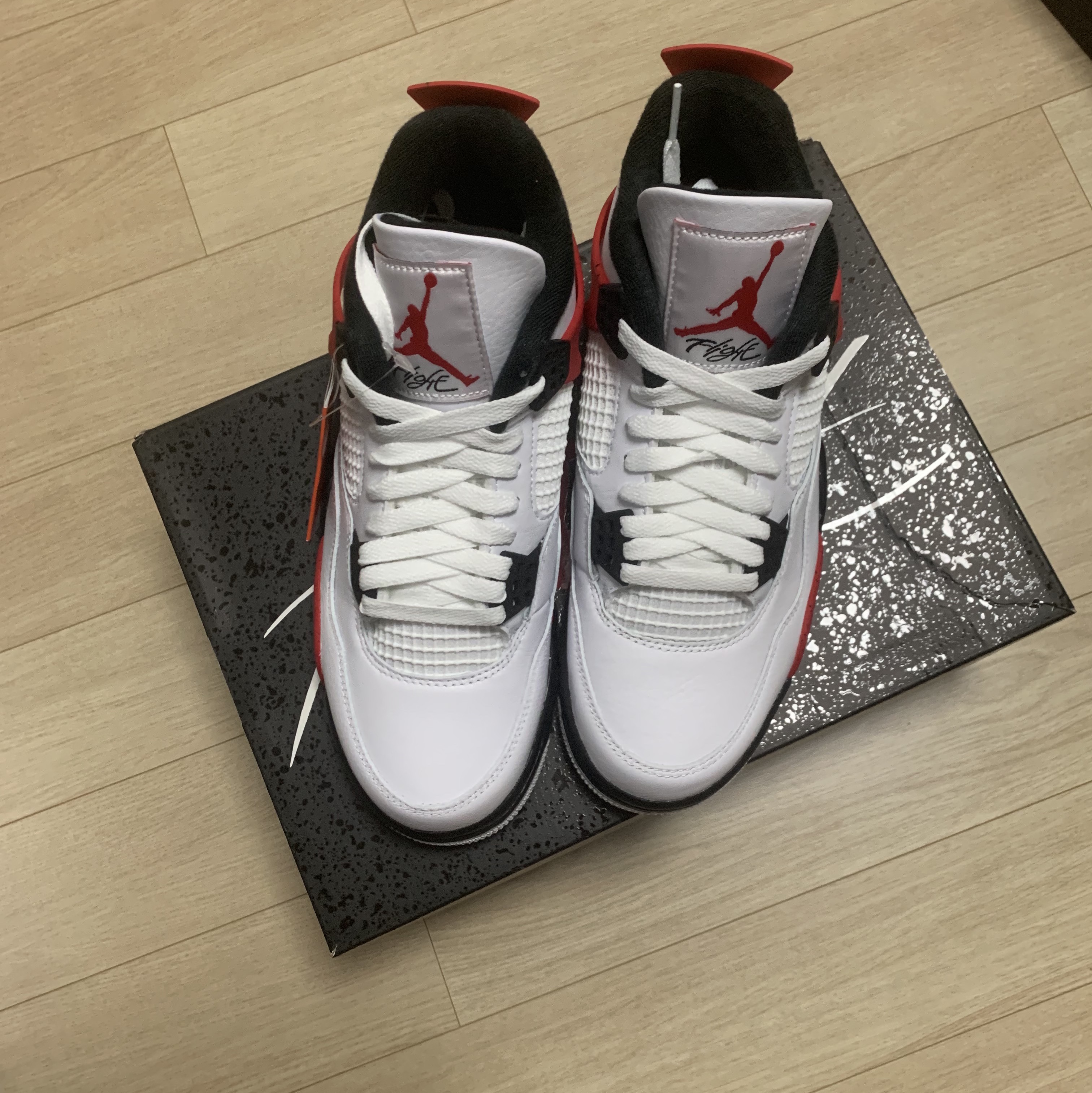 Jordan 4 Retro Red Cement 착용 스타일 - 3