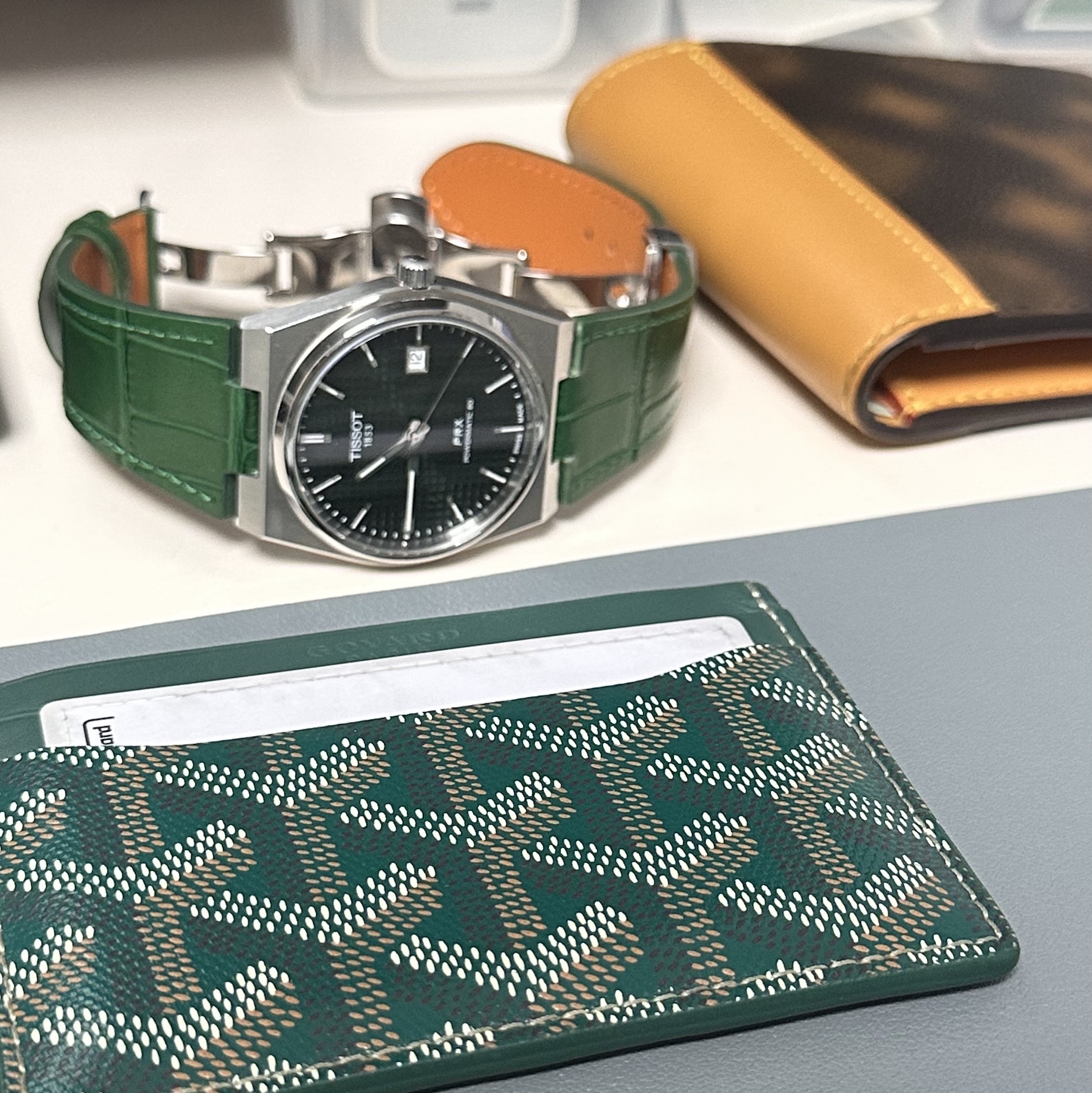 Louis Vuitton Slender Wallet Blurry Monogram, Tissot PRX Powermatic 80 40mm Steel Green 착용 스타일