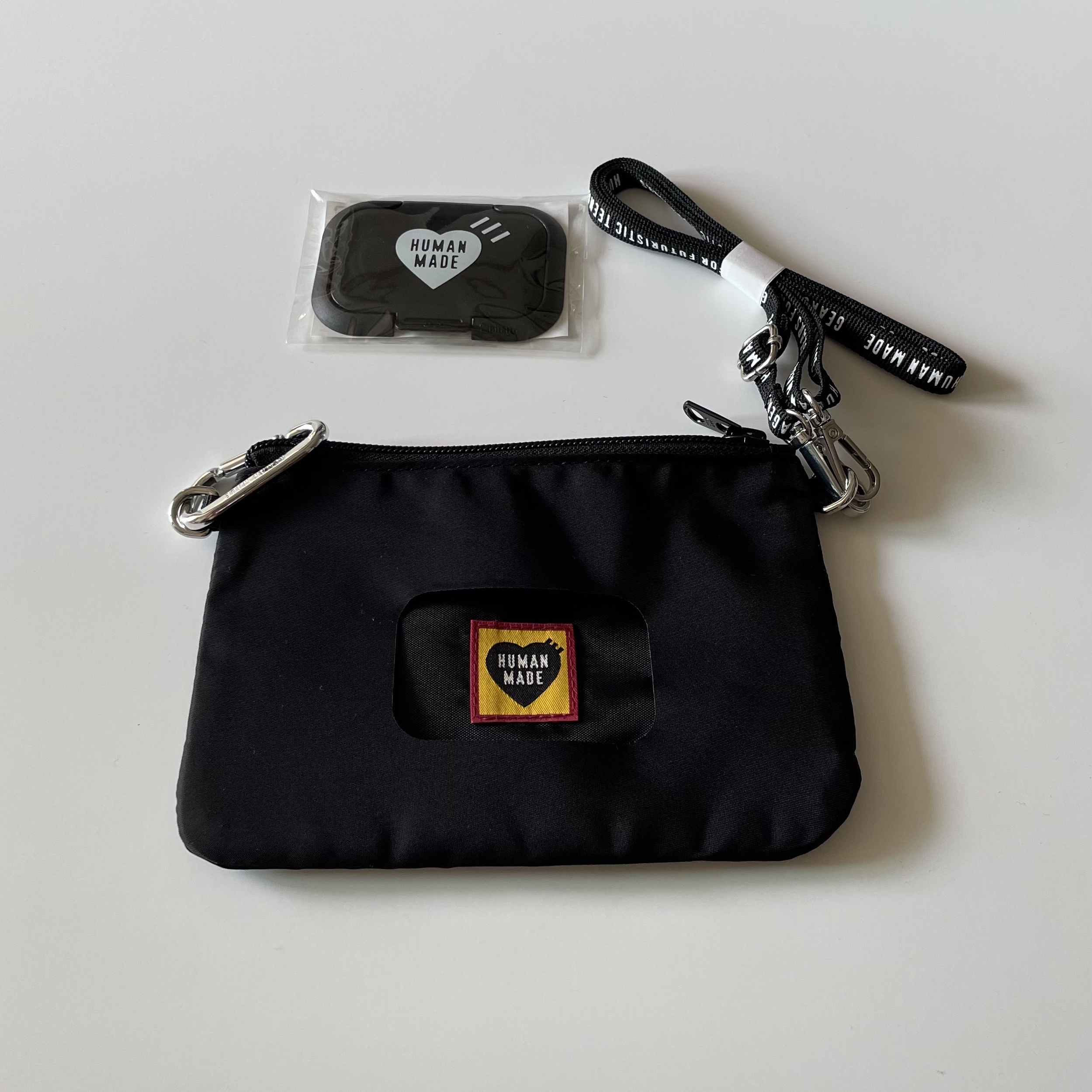 Human Made Wet Towel Bag Black 착용 스타일 - 1