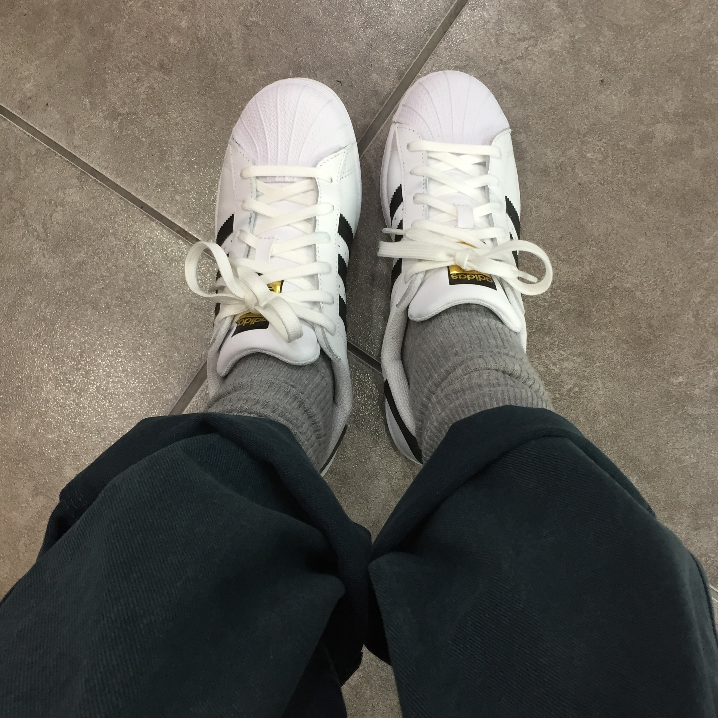 Adidas Superstar White Black 착용 스타일