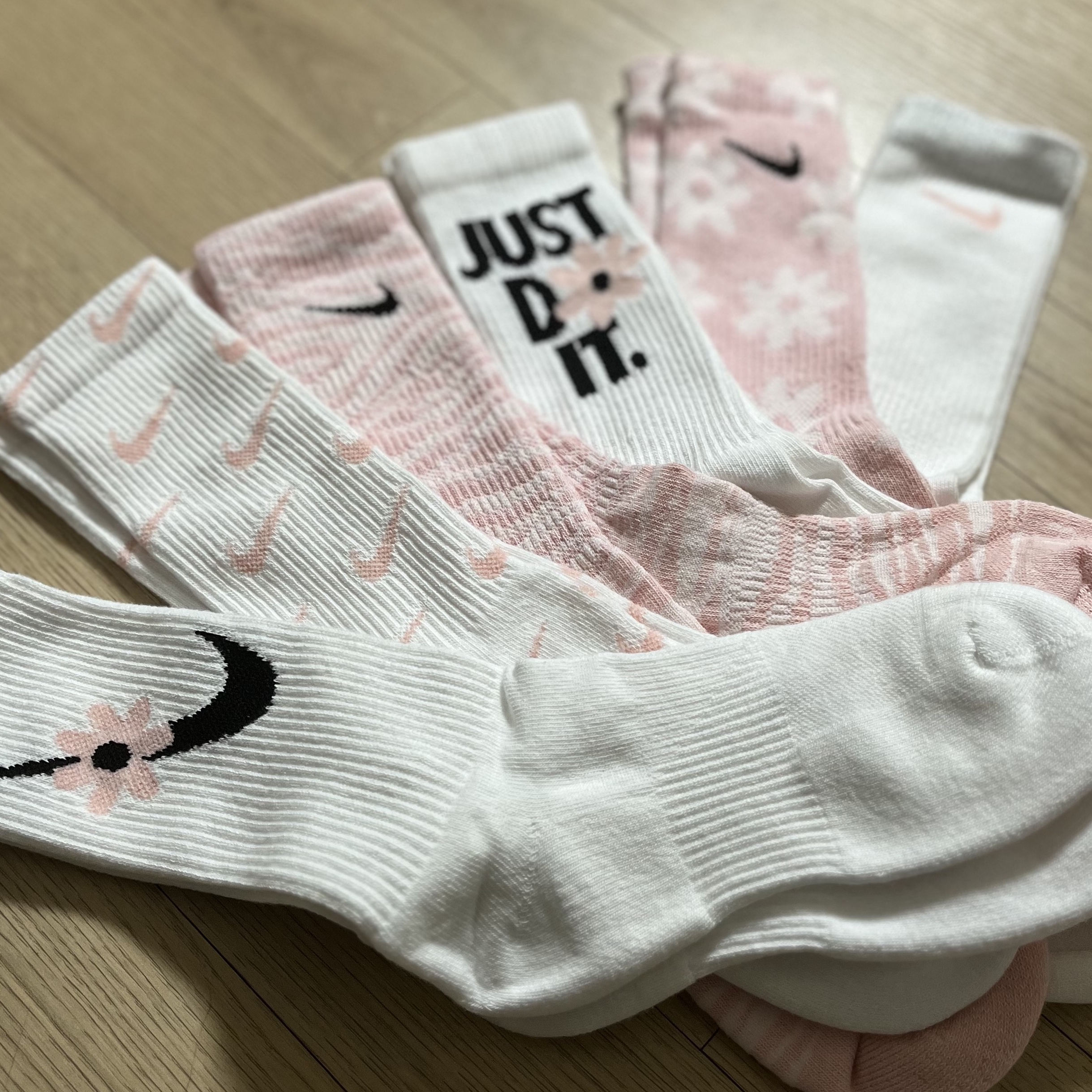 (Kids) Nike Everyday Plus Socks Pink White (6 Pack/Korean Ver.) 착용 스타일 - 1