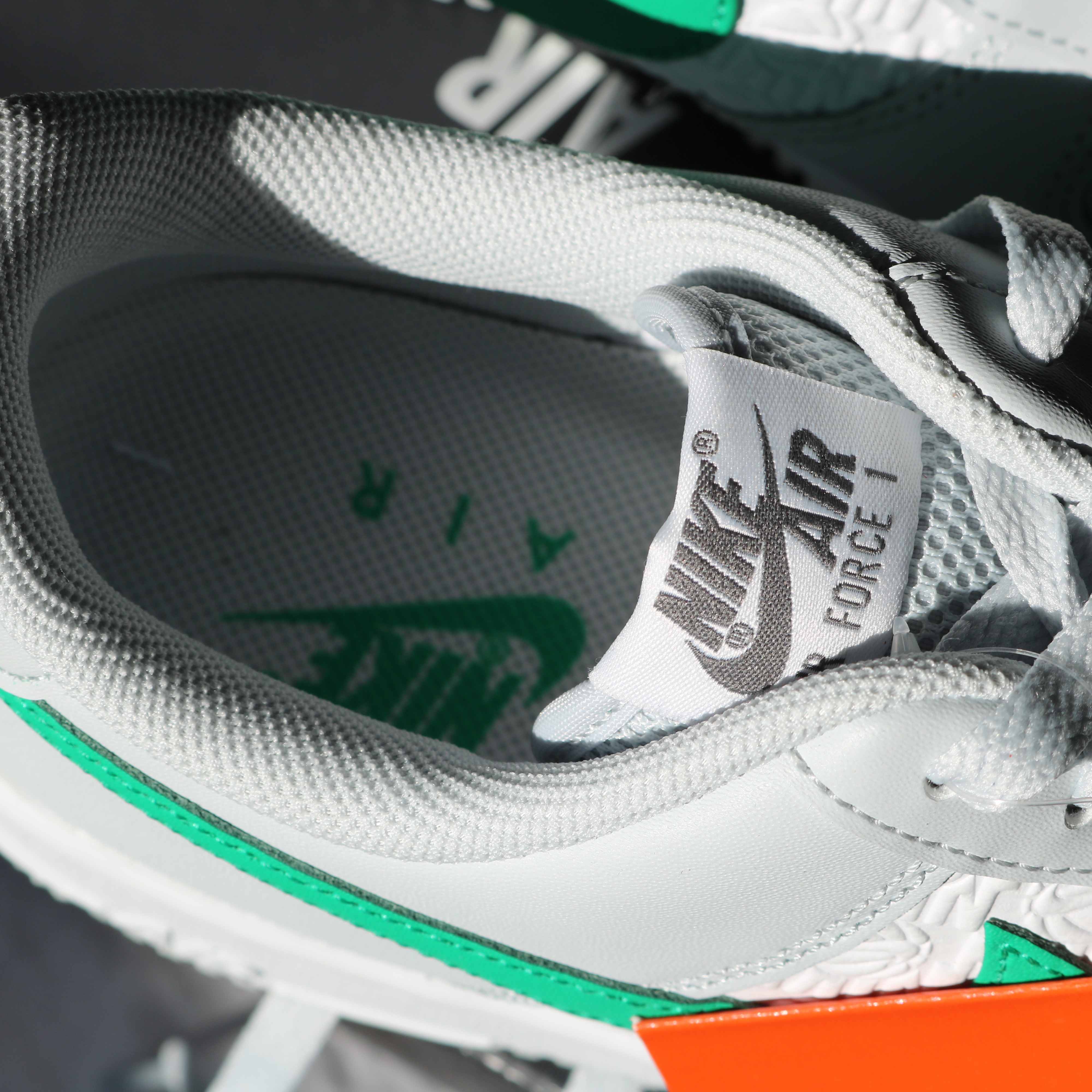 Nike Air Force 1 '07 Pure Platinum Stadium Green 착용 스타일 - 3
