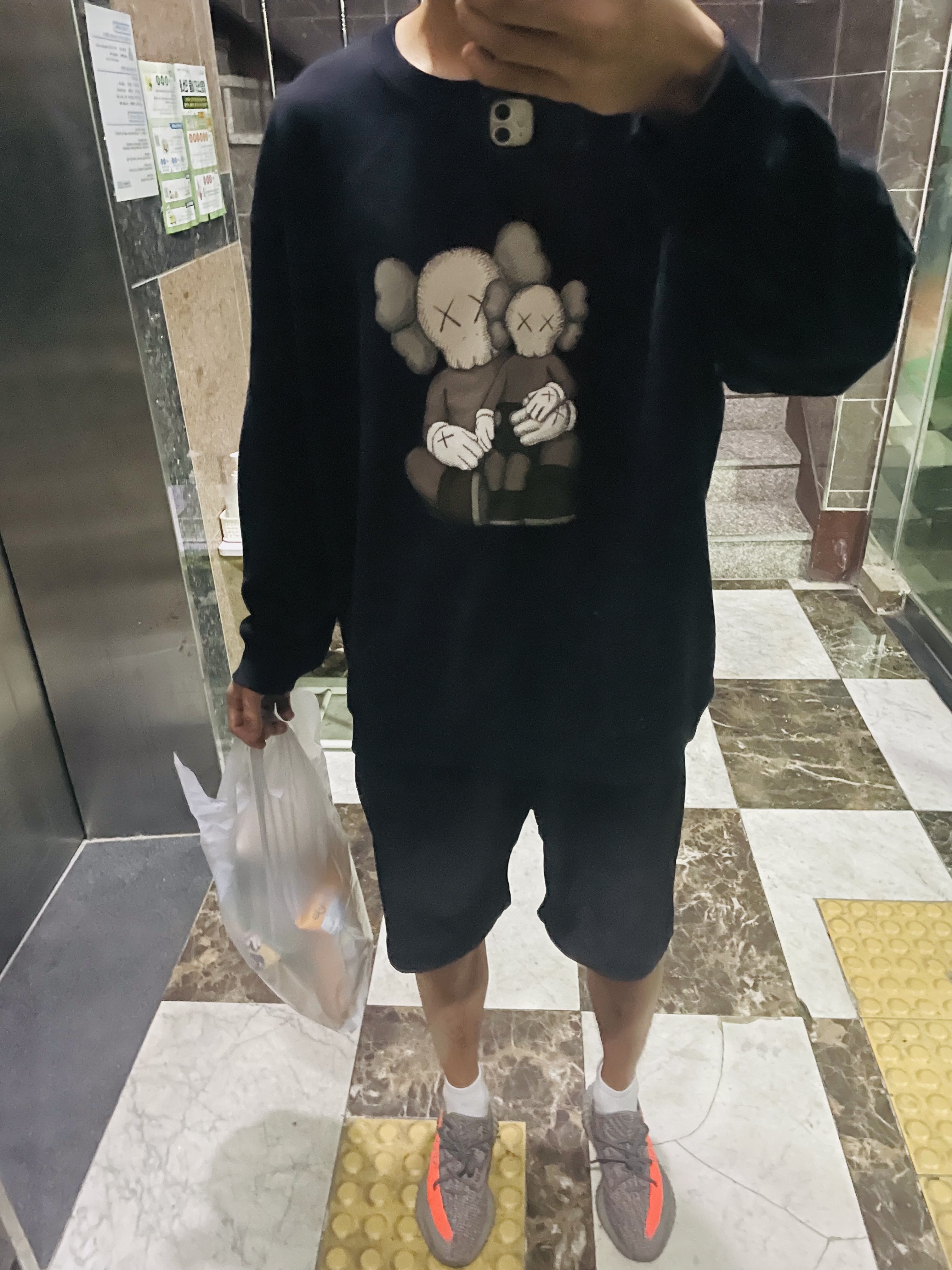 Adidas Yeezy Boost 350 V2 Beluga - Reflective, Uniqlo UT x Kaws Long Sleeve Sweatshirt Black 착용 스타일
