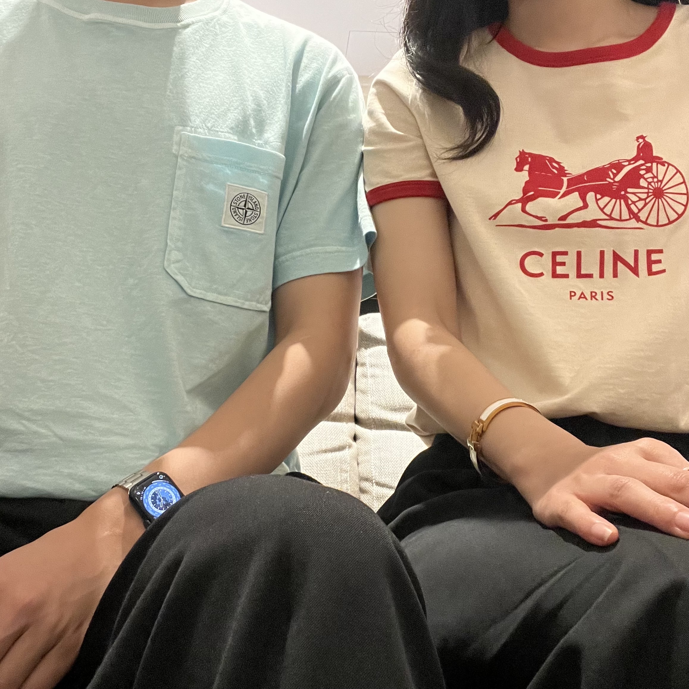 (W) Celine Sulky T-Shirt in Cotton Jersey Ivory Red, (W) Hermes Clic H Bracelet Rose Gold & Blanc 착용 스타일