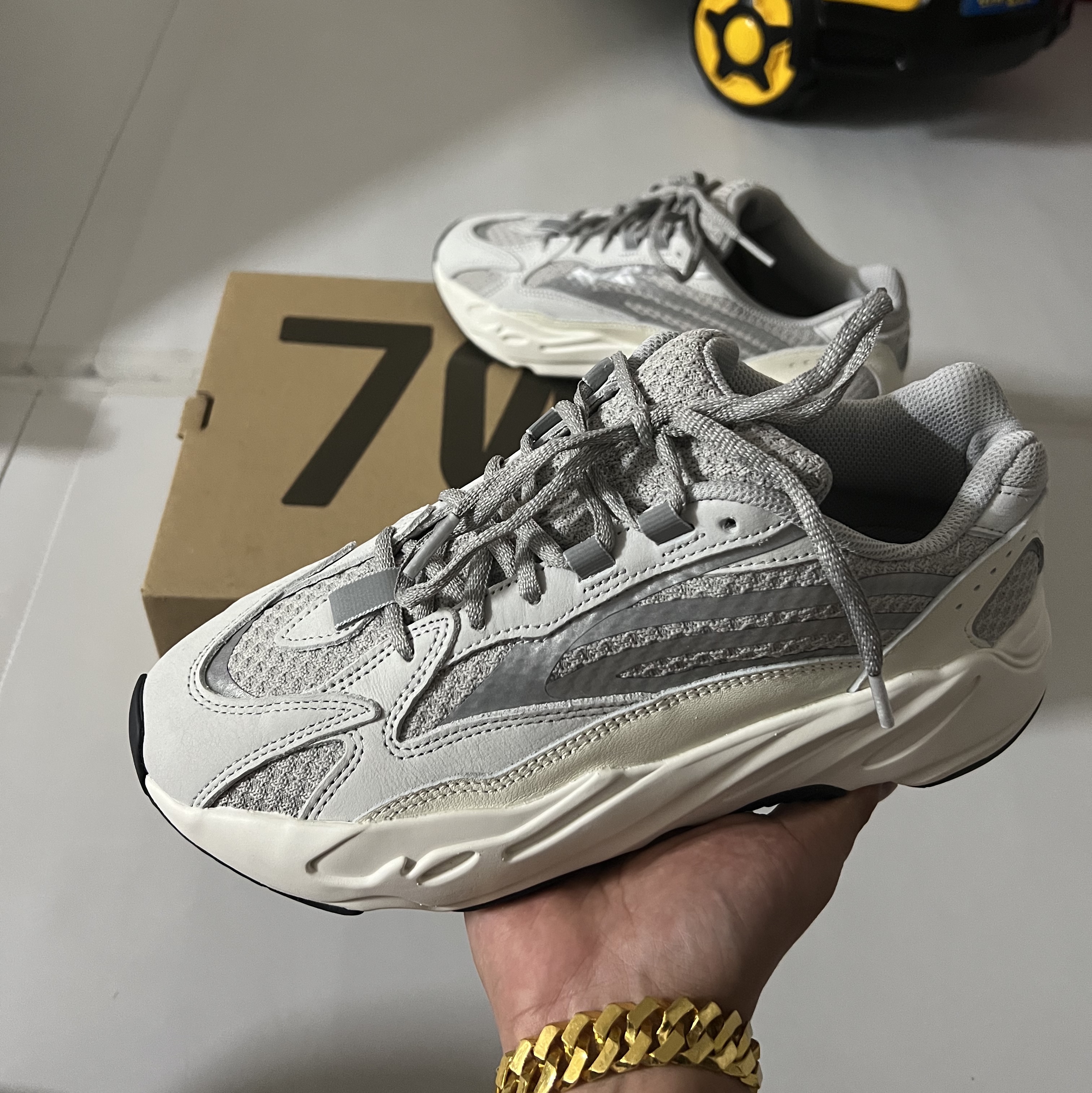 Adidas Yeezy Boost 700 V2 Static 2018 착용 스타일