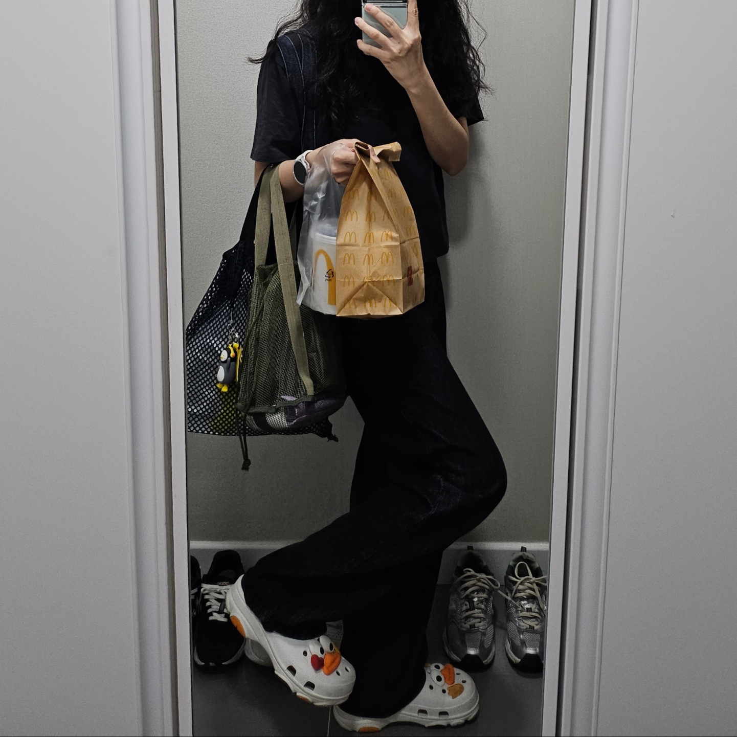 Crocs All Terrain Clog White Multi 착용 스타일