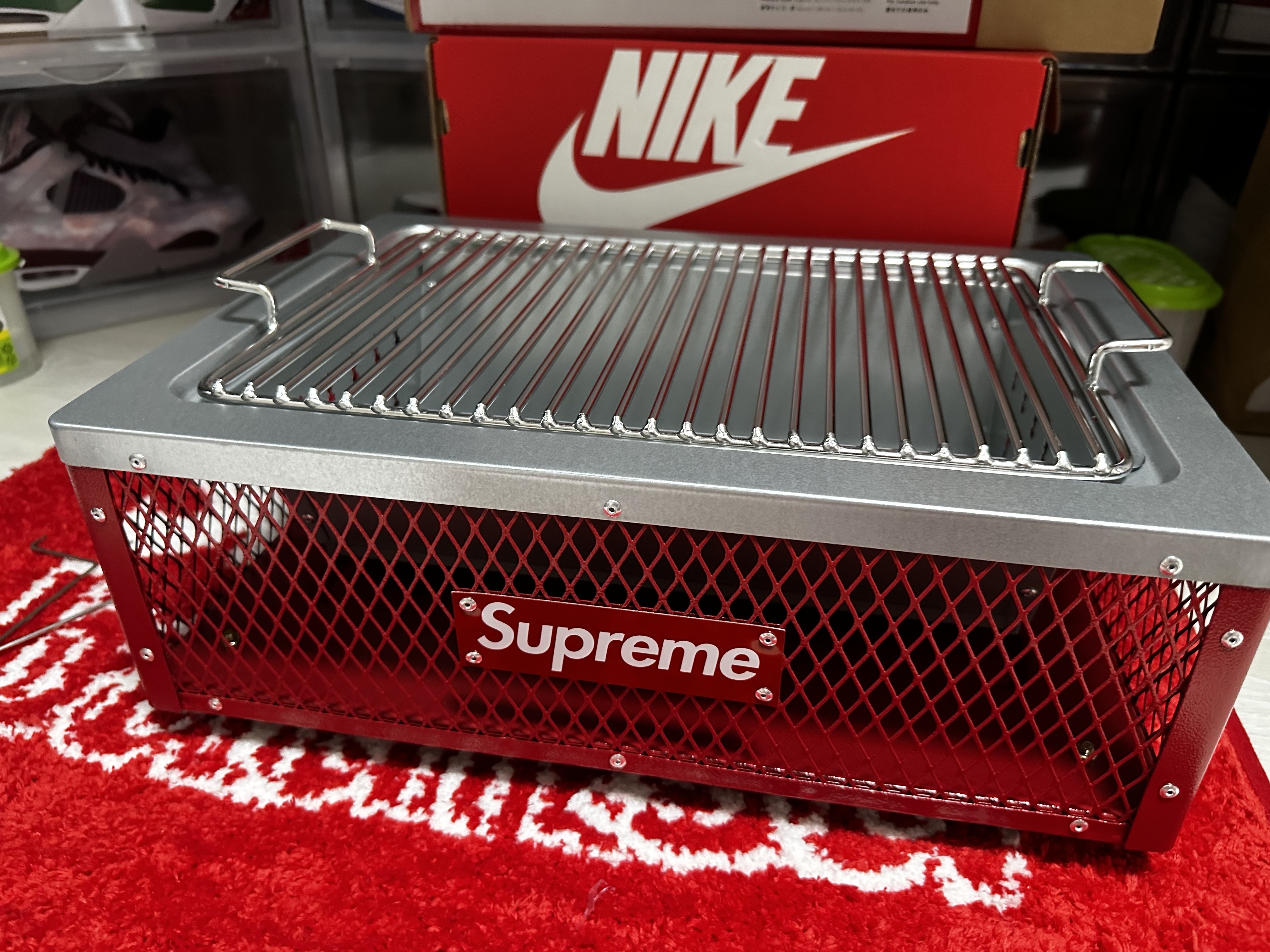 Supreme x Coleman Charcoal Grill Red - 23SS 착용 스타일 - 2