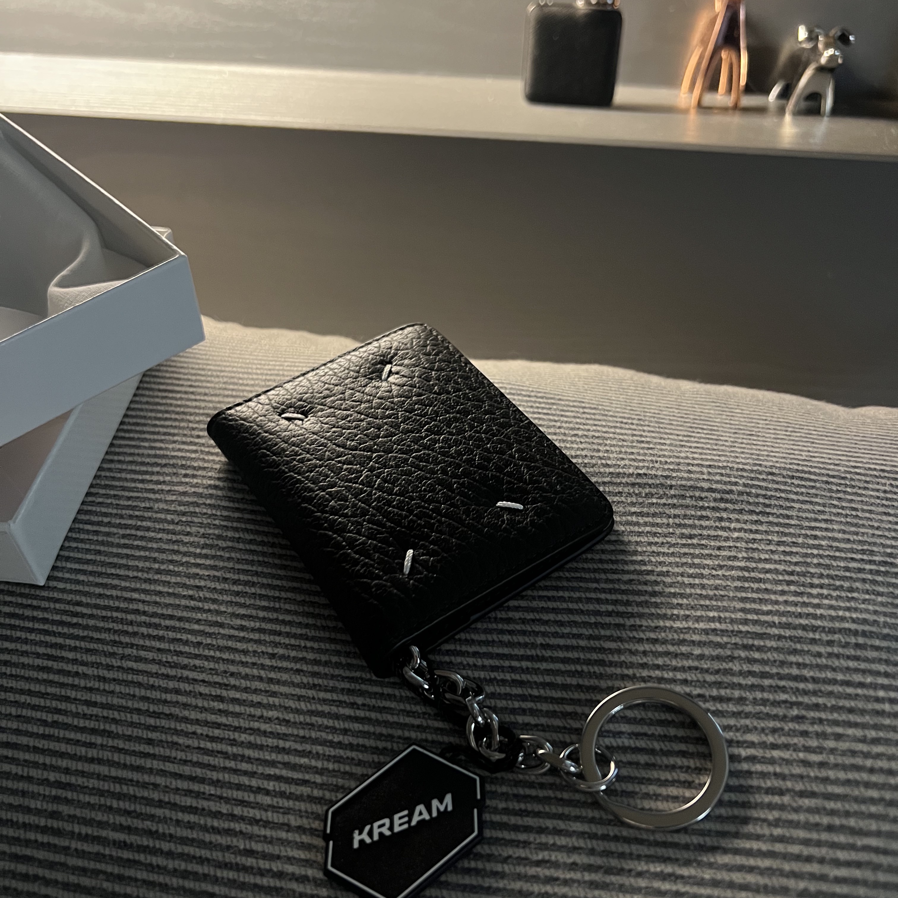 Maison Margiela Keyring Wallet Black 착용 스타일 - 1