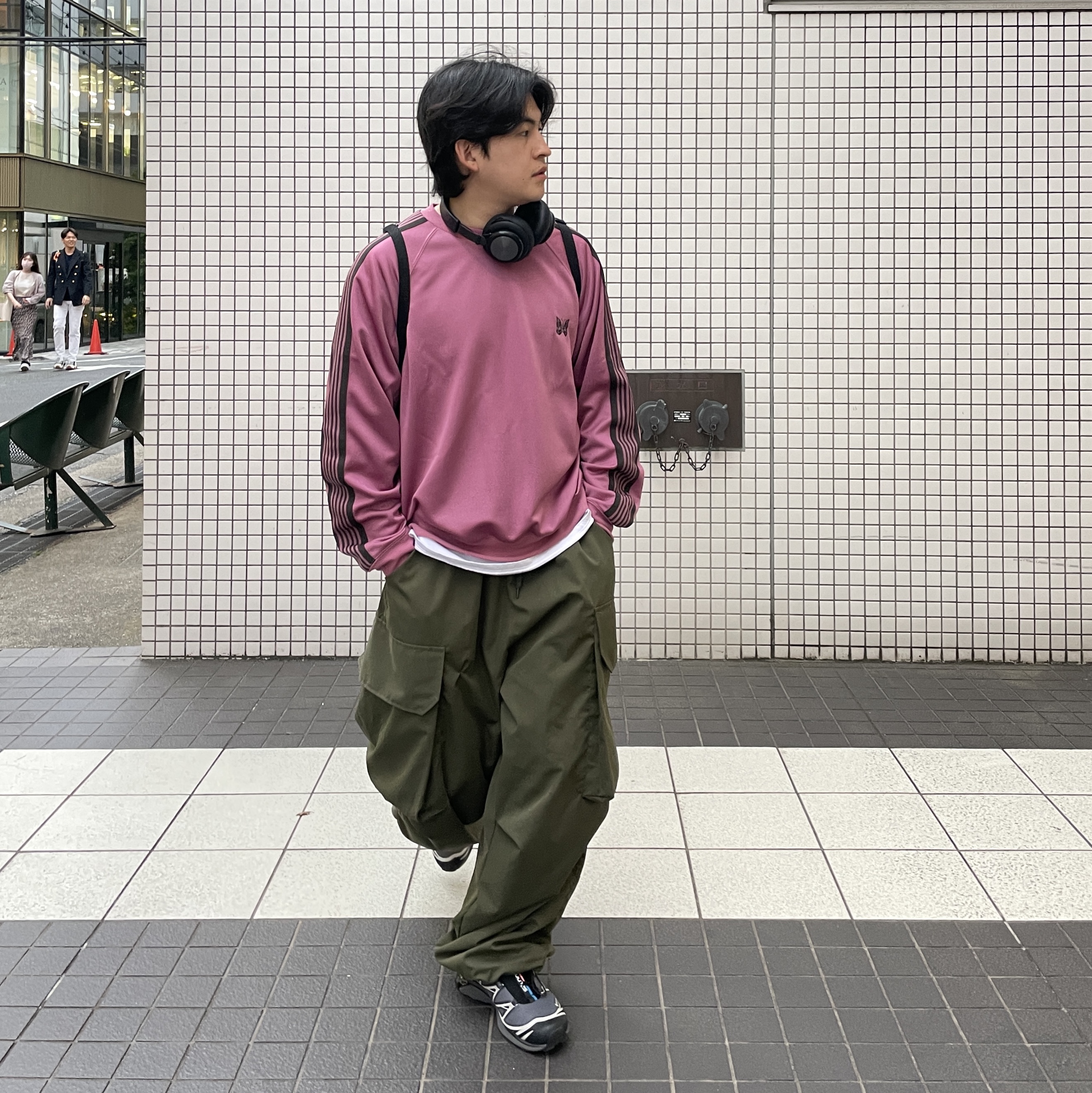 Needles Track Crewneck Poly Smooth Smoke Pink, Salomon XT-6 Gore-Tex Black Ebony 착용 스타일
