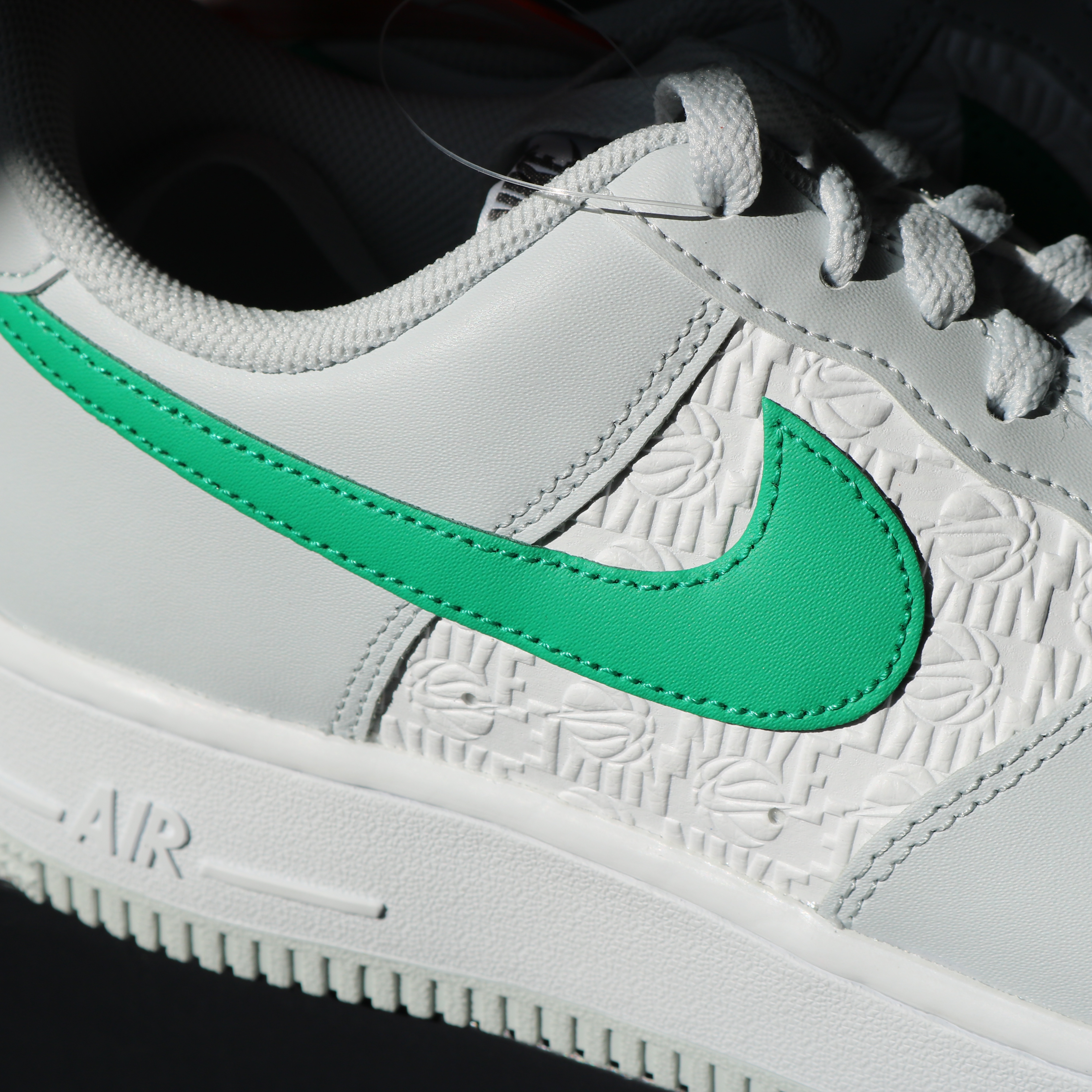 Nike Air Force 1 '07 Pure Platinum Stadium Green 착용 스타일 - 5
