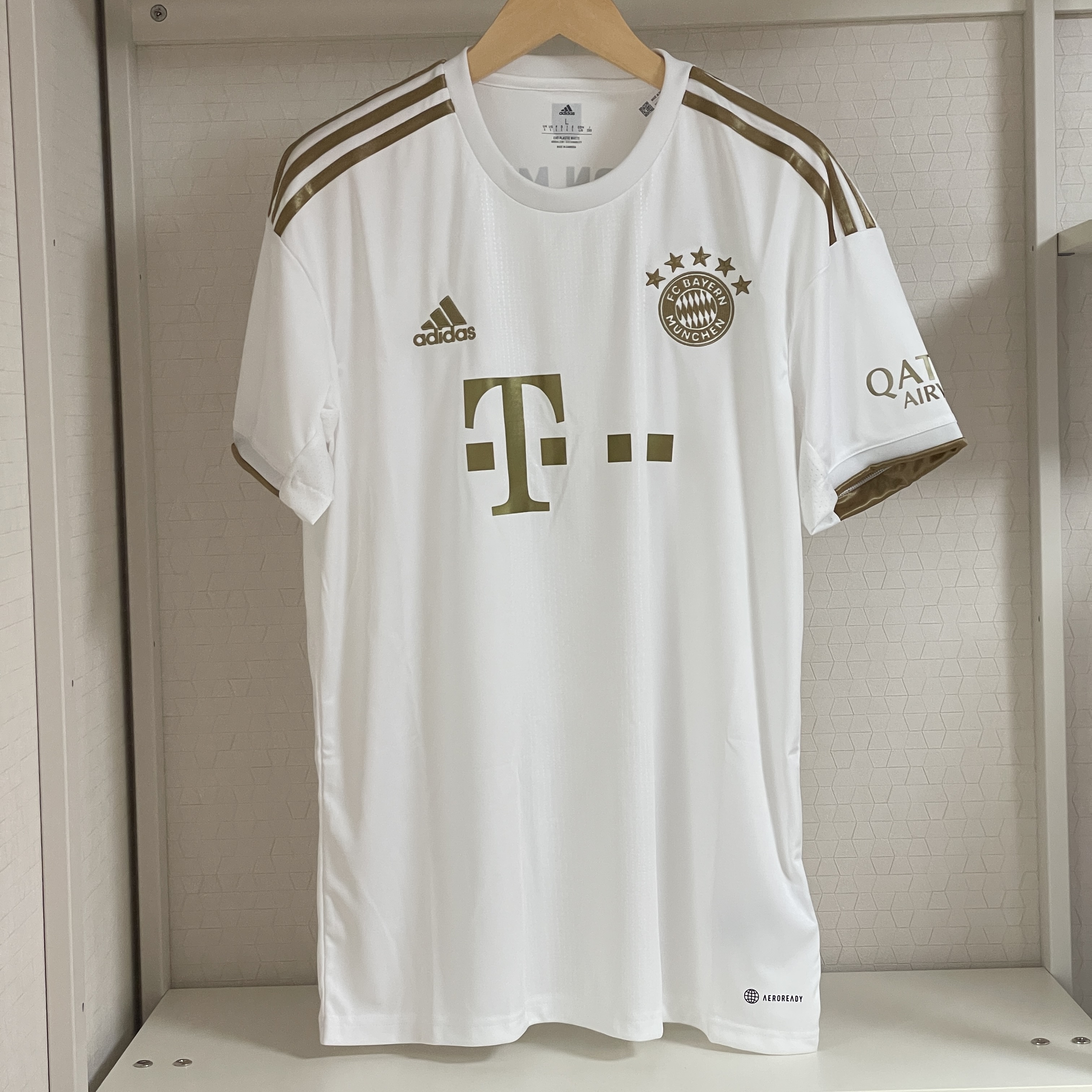 Adidas Bayern Munchen 2022/23 Away Jersey White - US Sizing (Non Marking Ver.) 착용 스타일
