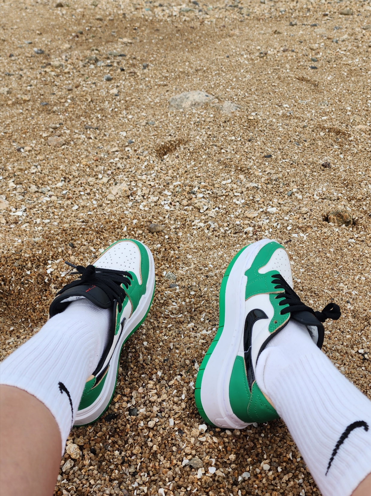 (W) Jordan 1 Elevate Low SE Lucky Green 착용 스타일 - 3