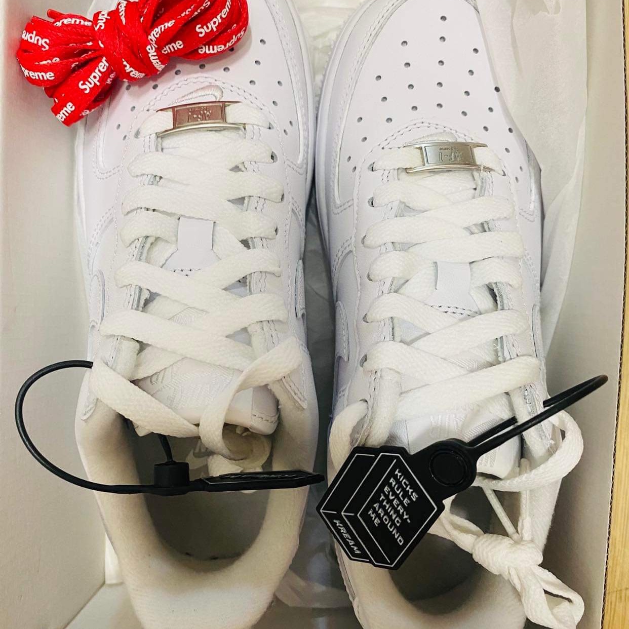 Nike x Supreme Air Force 1 Low White 착용 스타일