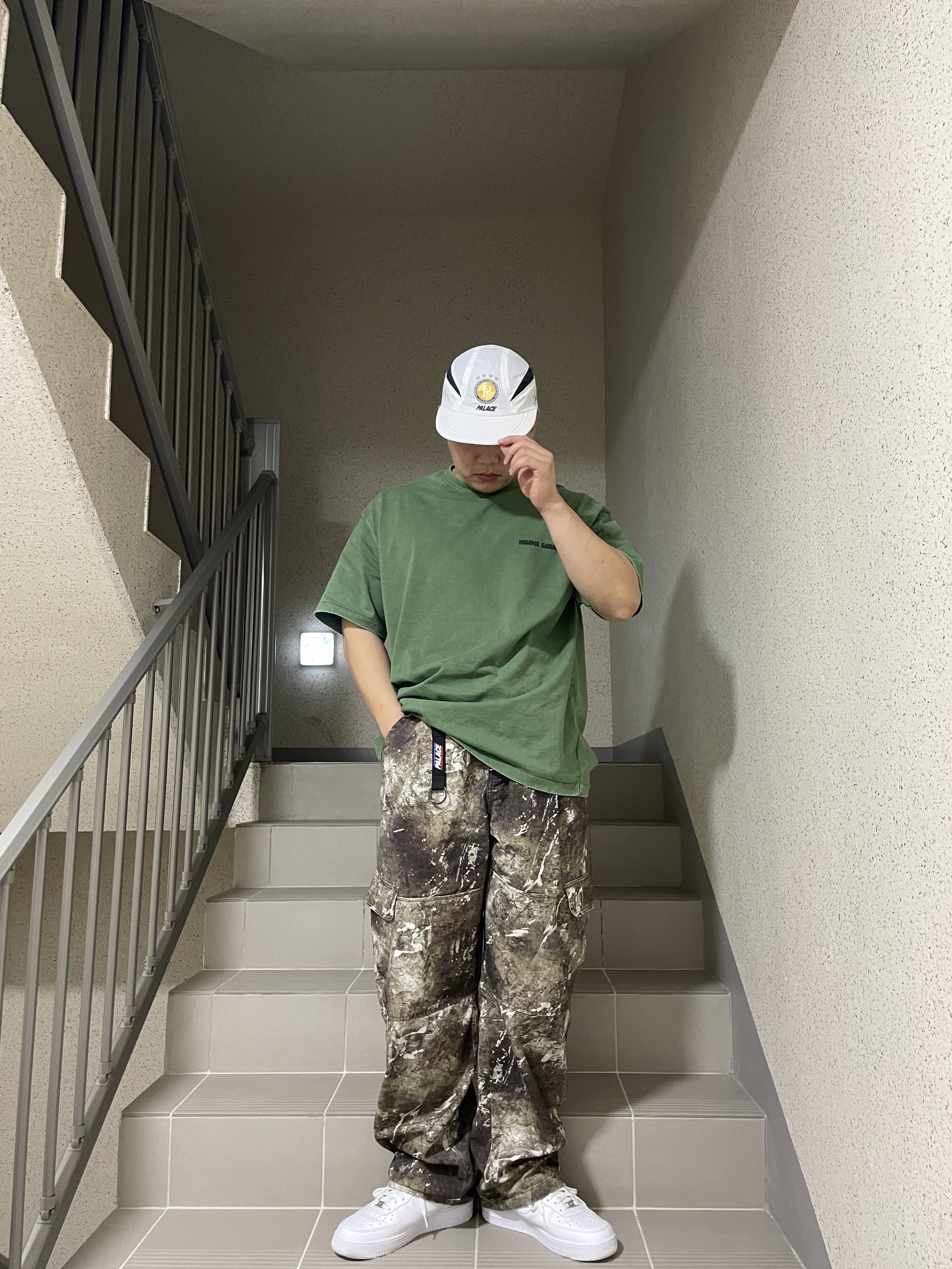 Palace Massimo Forza Shell Runner White - 23SS, Nike Air Force 1 '07 Low White 착용 스타일 - 3