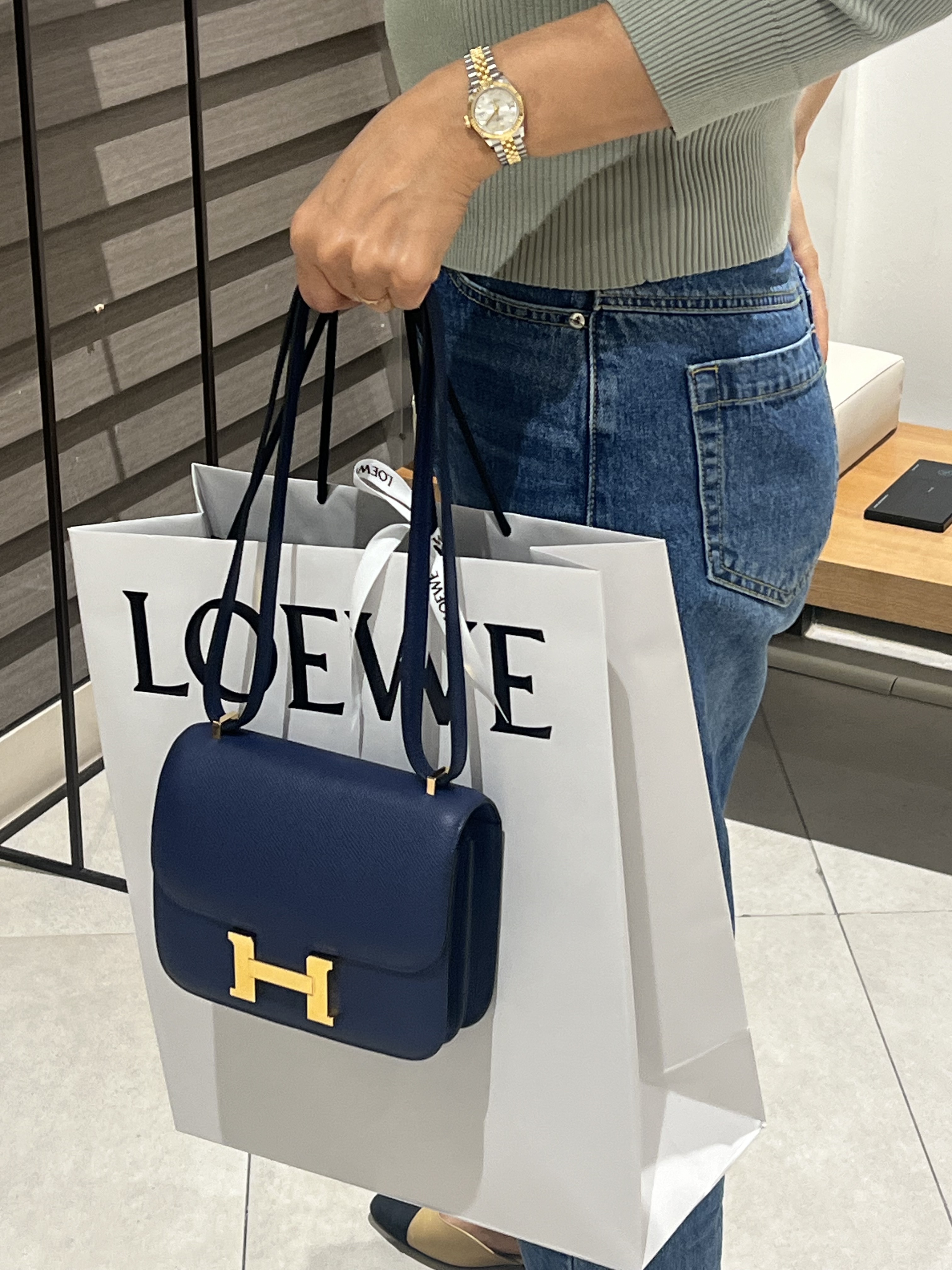 Hermes Constance III Mini 18 Bag Epsom & Gold Bleu Saphir, Rolex Lady-Datejust 28mm 279173 Silver Diamond-Set Jubilee 착용 스타일