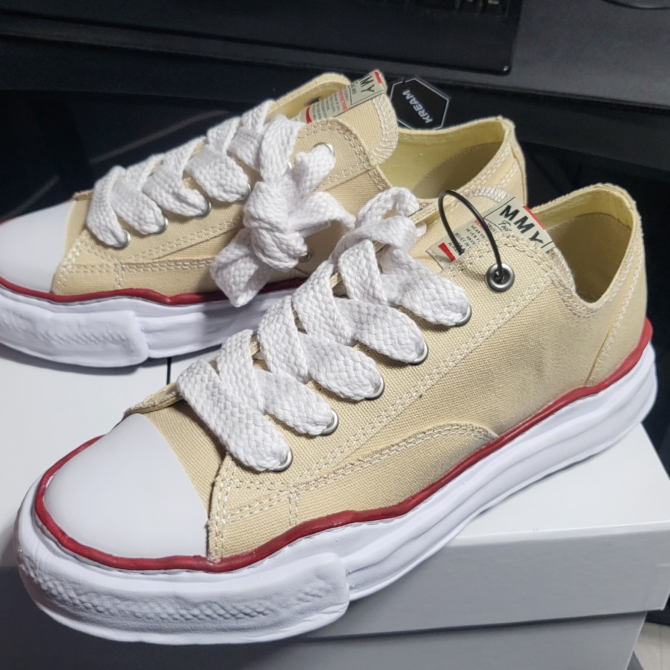 Maison Mihara Yasuhiro Peterson OG Sole Canvas Low-top Sneakers Natural 착용 스타일 - 1