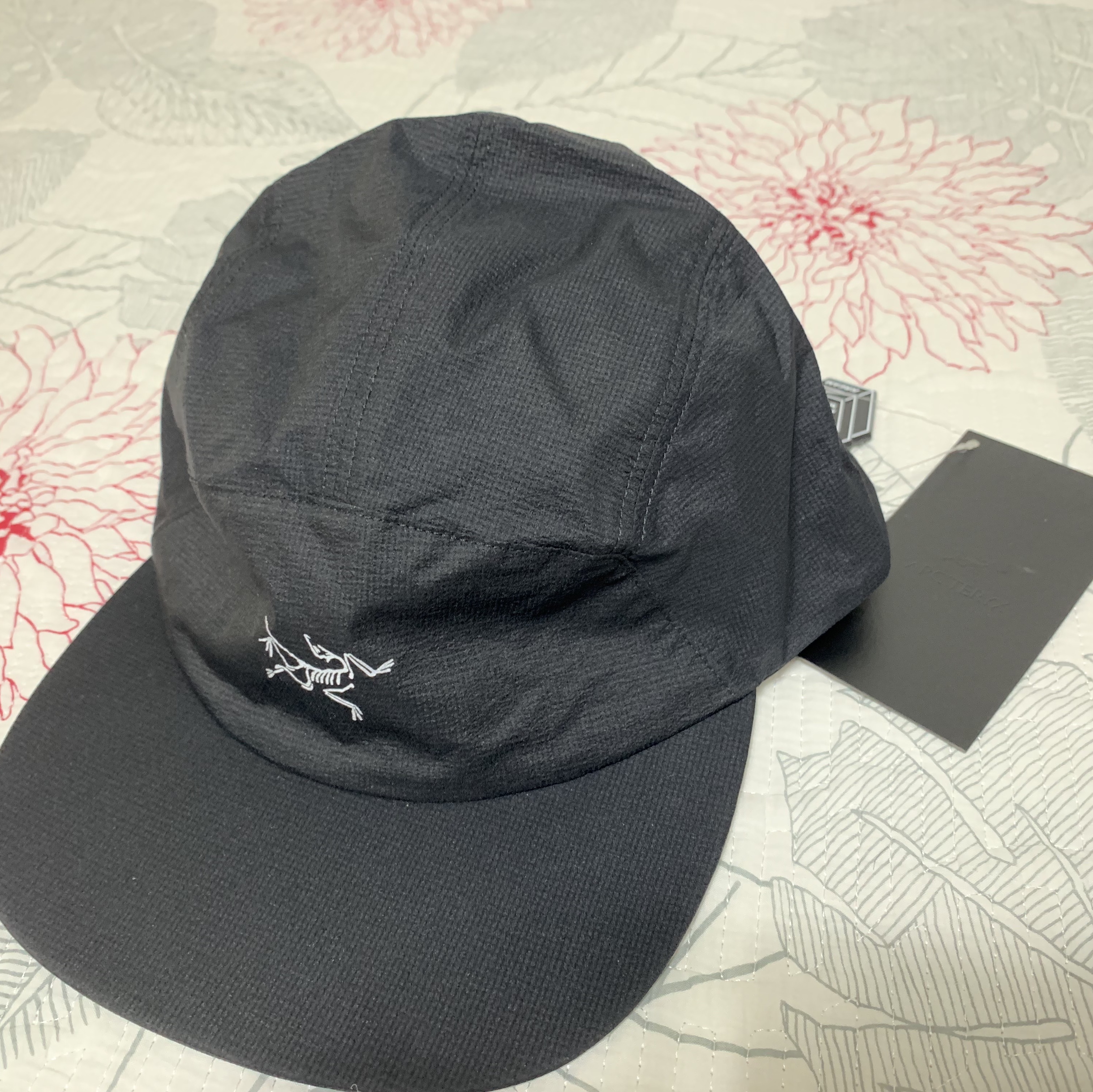 Arc'teryx Norvan Cap Black 착용 스타일