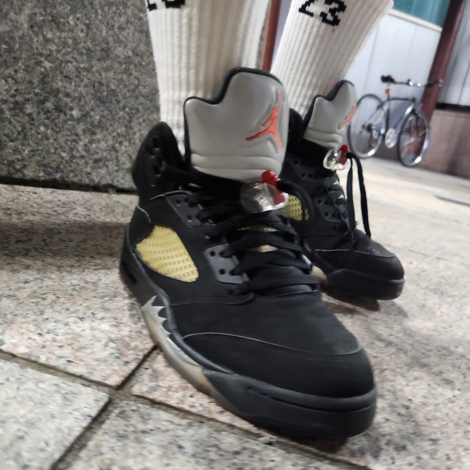 Jordan 5 Retro Black Metallic 2016 착용 스타일 - 3