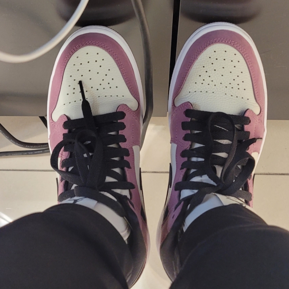 (W) Jordan 1 Mid SE Light Mulberry 착용 스타일 - 1
