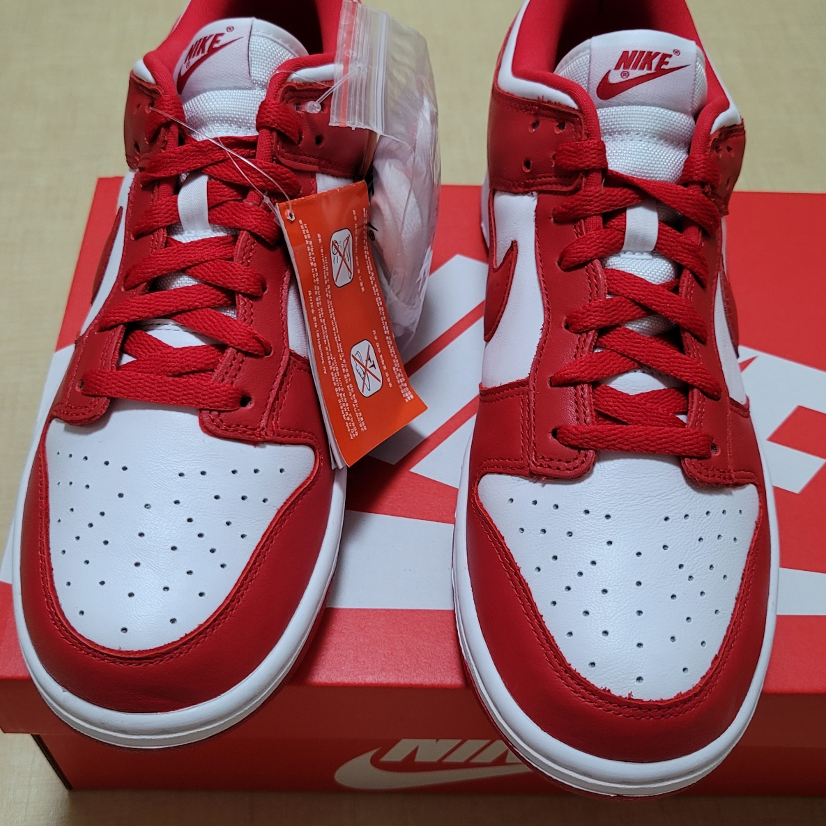 Nike Dunk Low SP White and University Red 2023 착용 스타일 - 1
