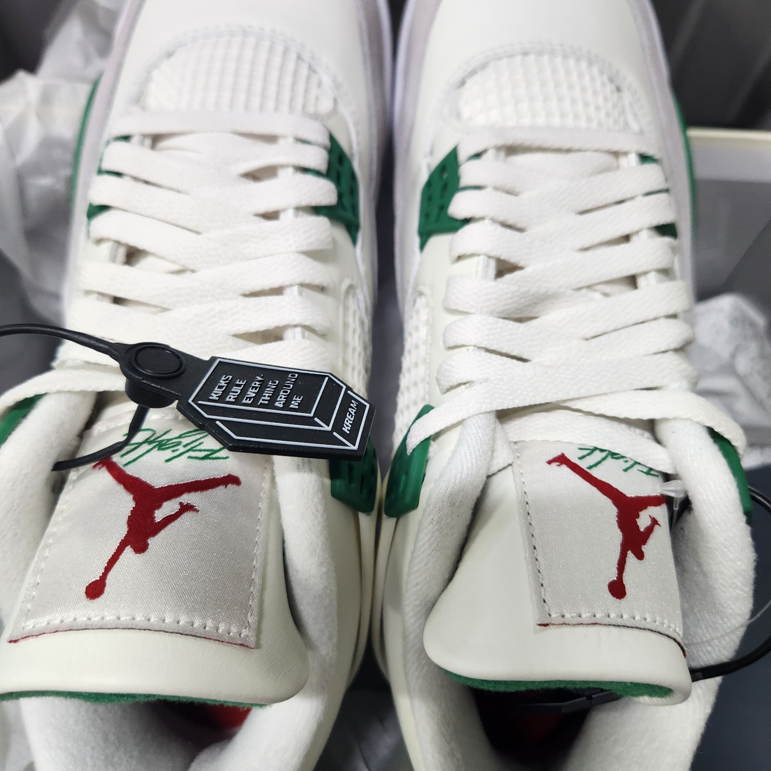 Jordan 4 x Nike SB Retro SP Pine Green 착용 스타일 - 1