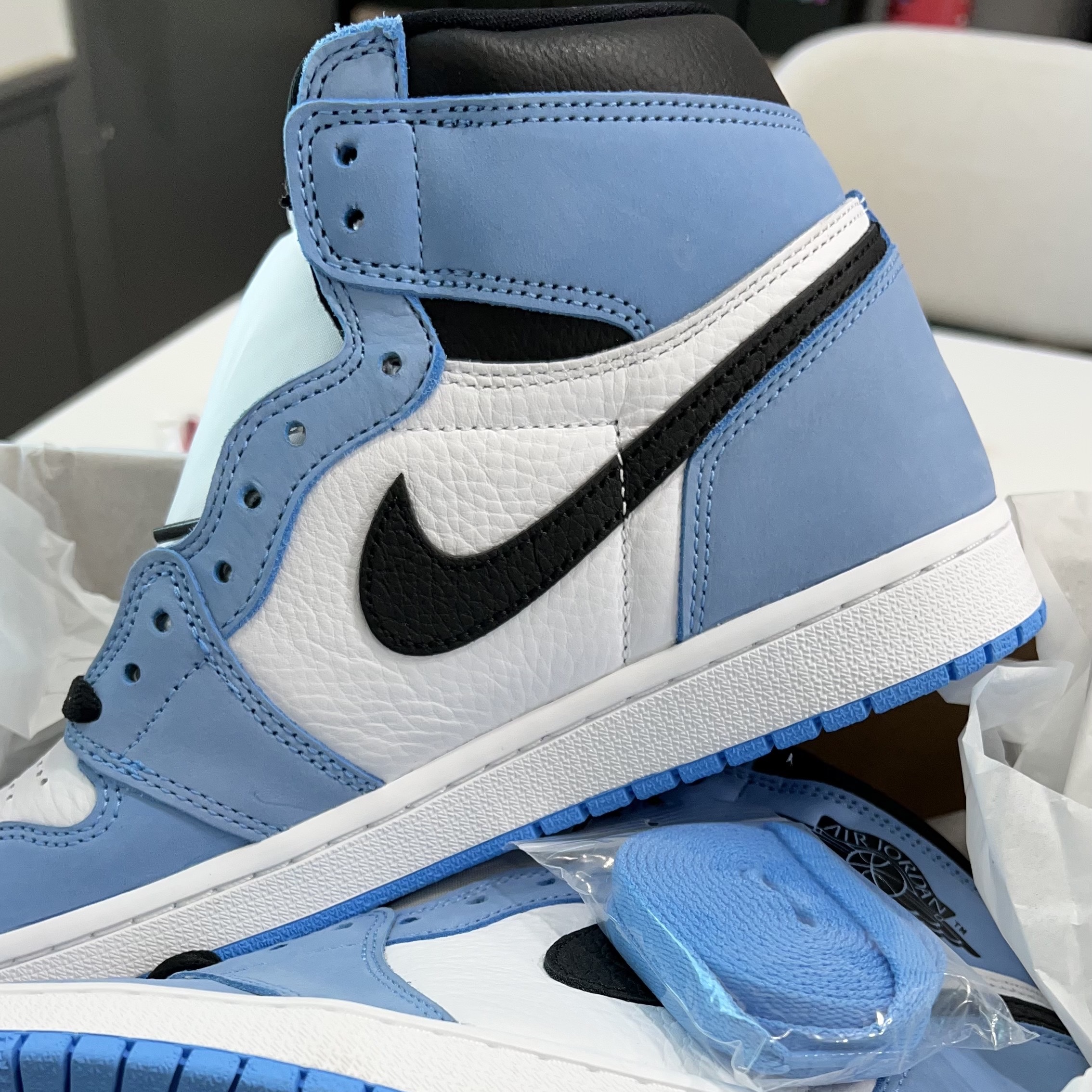 Jordan 1 Retro High OG University Blue 착용 스타일