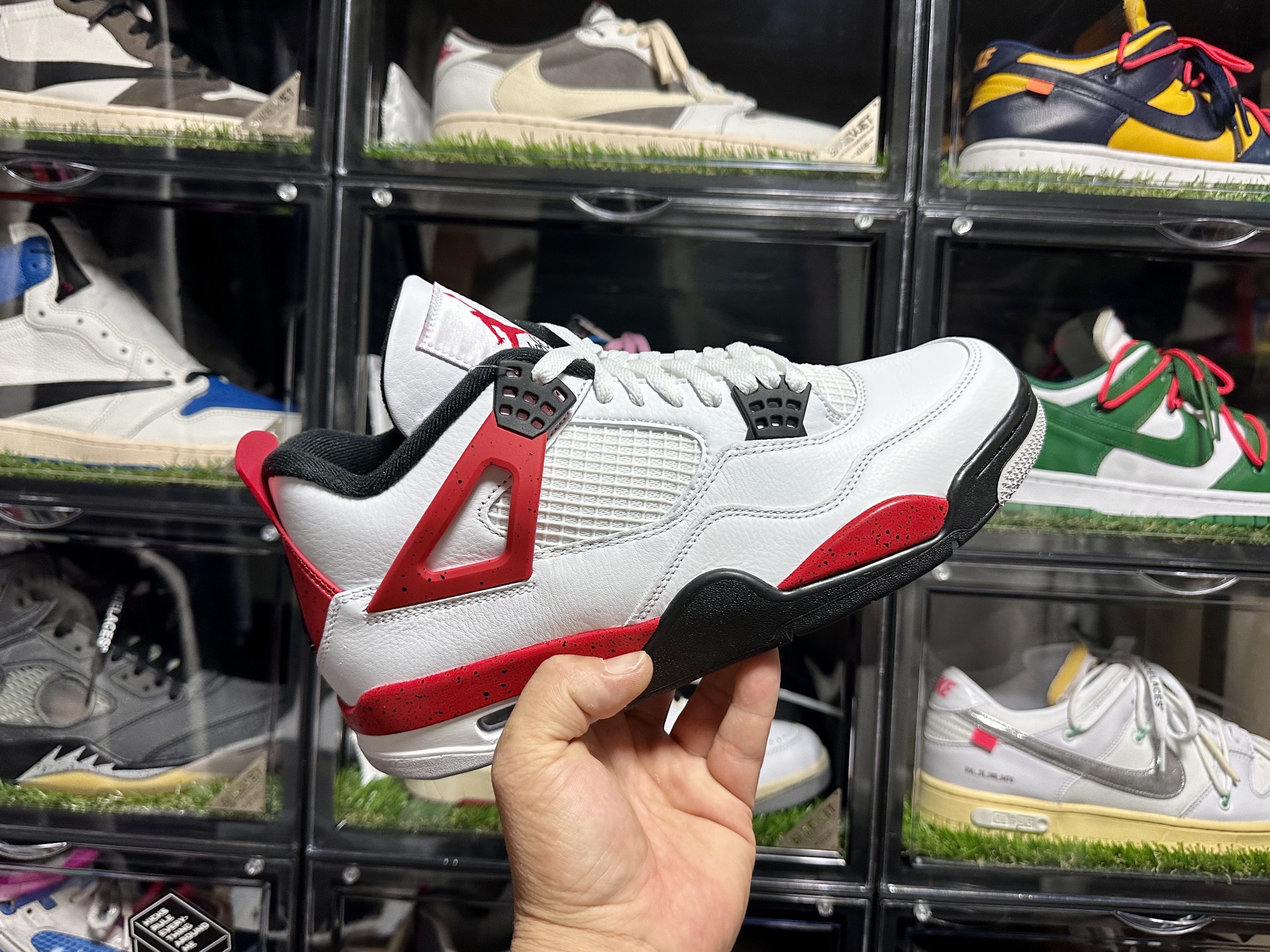 Jordan 4 Retro Red Cement 착용 스타일 - 1