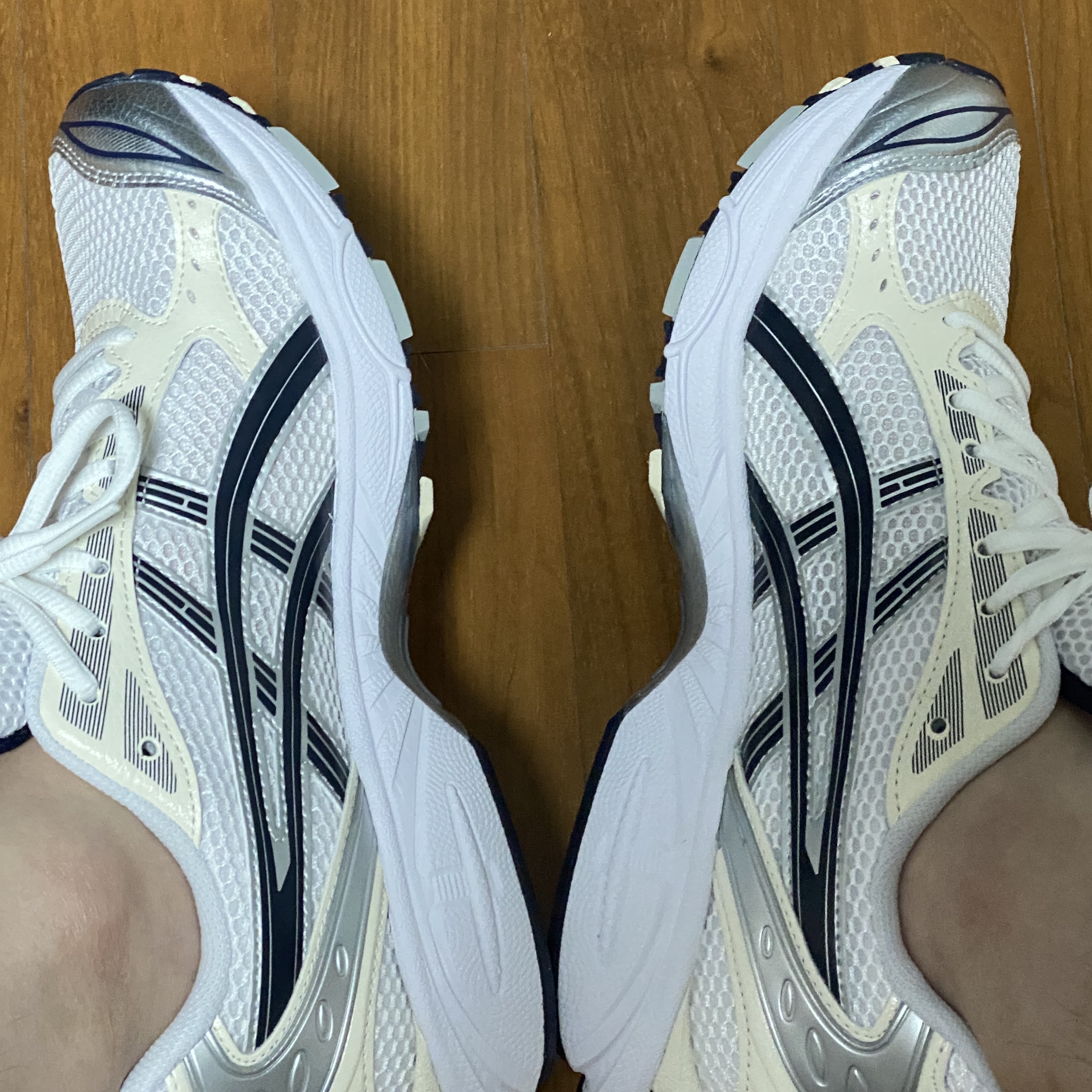 (W) Asics Gel-Kayano 14 White Midnight 착용 스타일