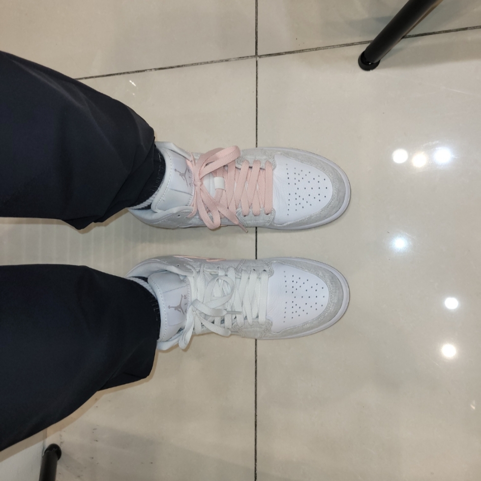 (W) Jordan 1 Mid SE Light Iron Ore 착용 스타일 - 2