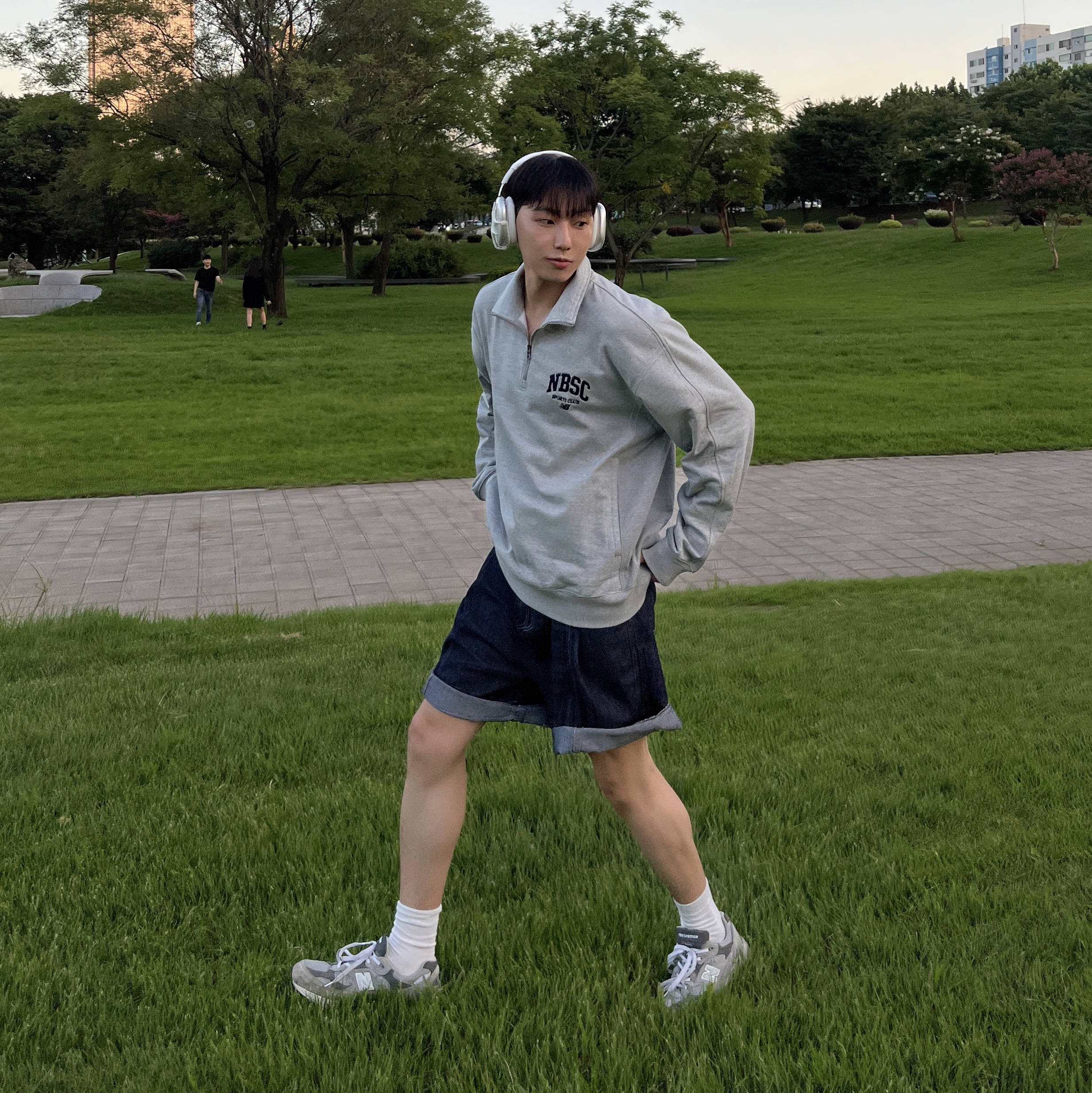 New Balance 992 Made in USA Grey - D Standard, Apple AirPods Max Lightning Silver (Korean Ver.) 착용 스타일 - 3