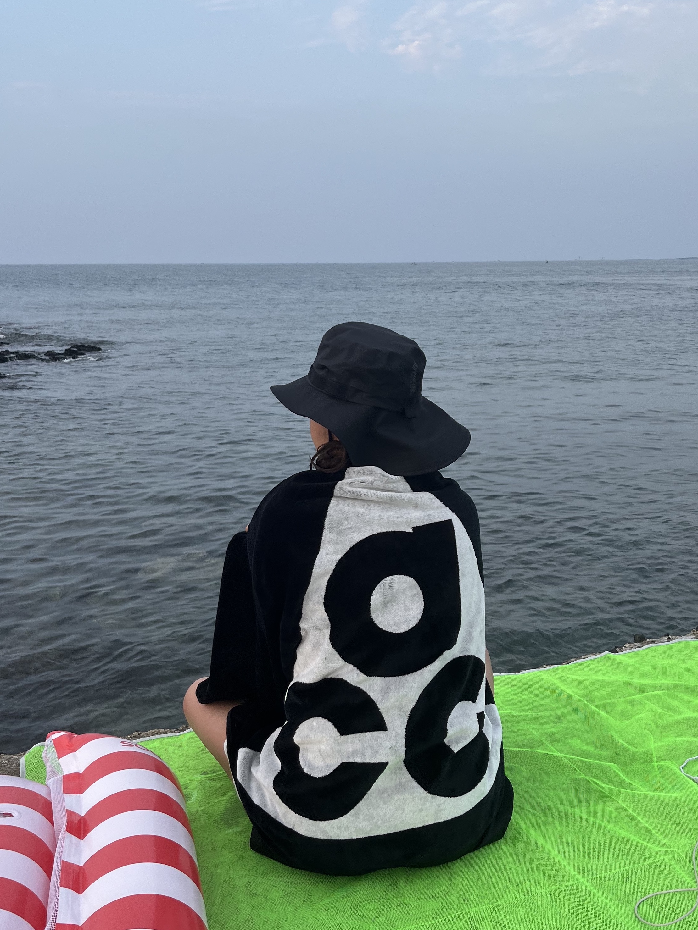 Nike ACG Towel Black Summit White, Nike ACG Apex Bucket Hat Black 착용 스타일