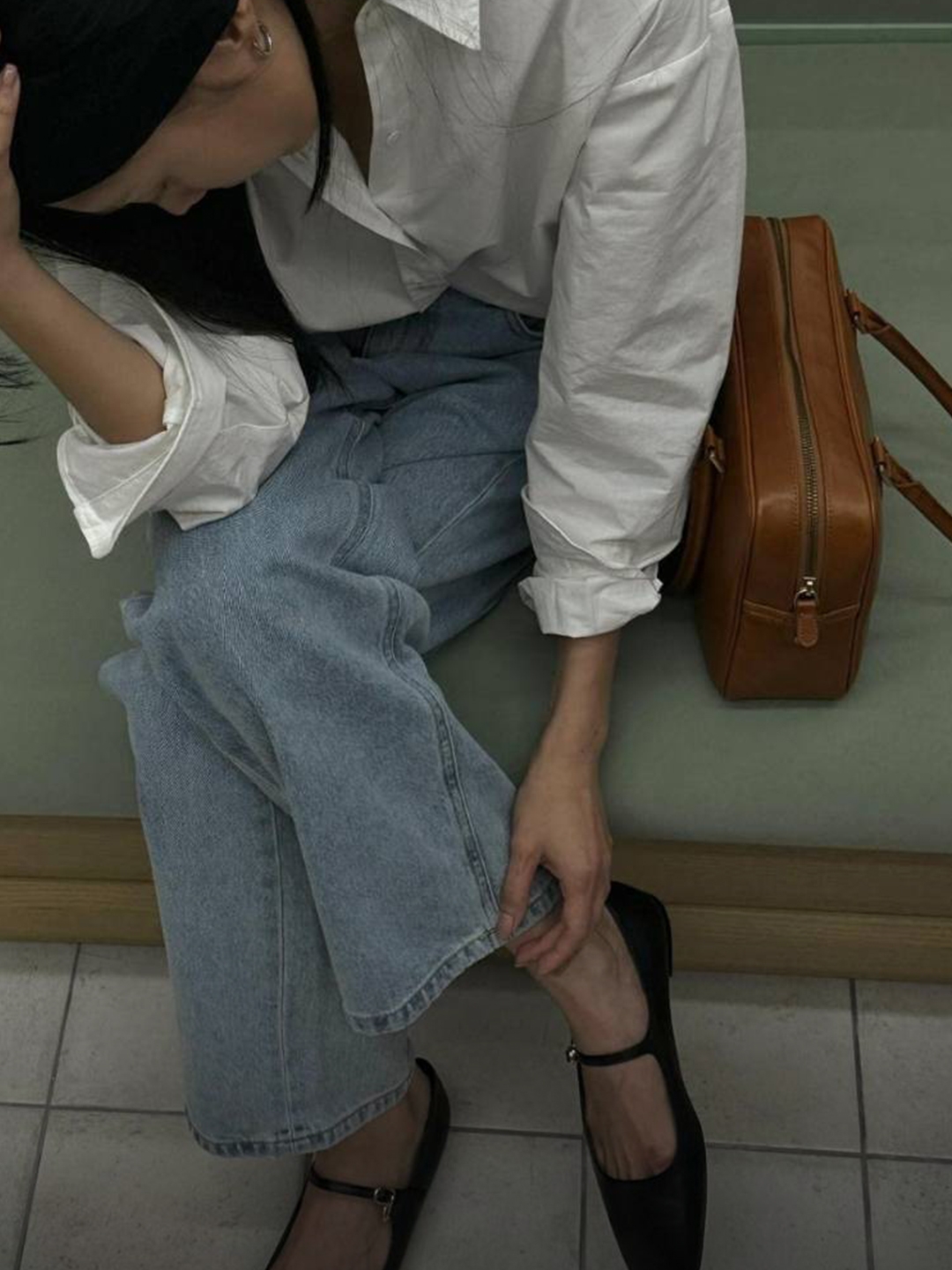 (W) Maison Margiela Barbs Mary Janes Black, (W) Sandy Liang Mary Jane Double Strap Ice Blue Satin 착용 스타일 - 4
