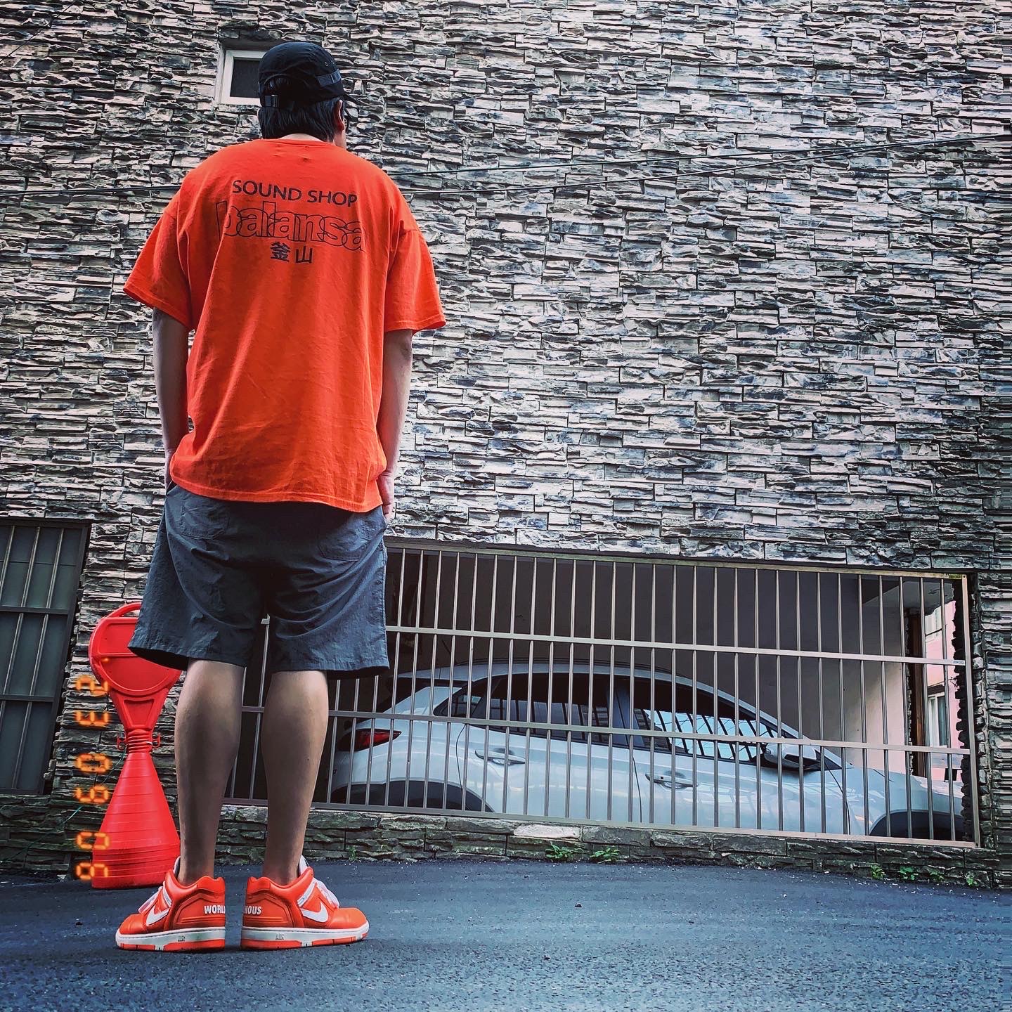 Nike x Supreme SB Air Force 2 Low Orange 착용 스타일 - 2