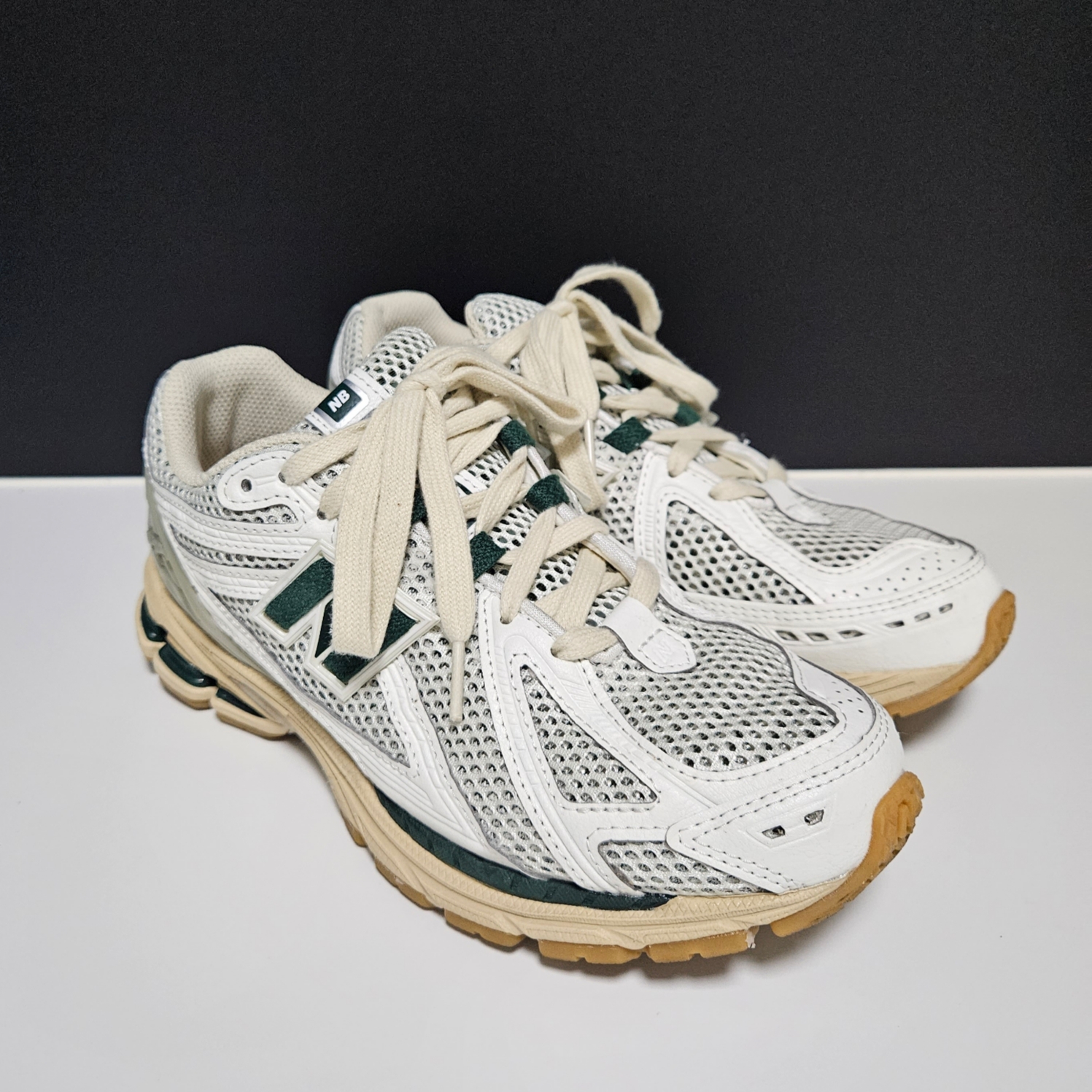 New Balance 1906R Silver Green 착용 스타일 - 1