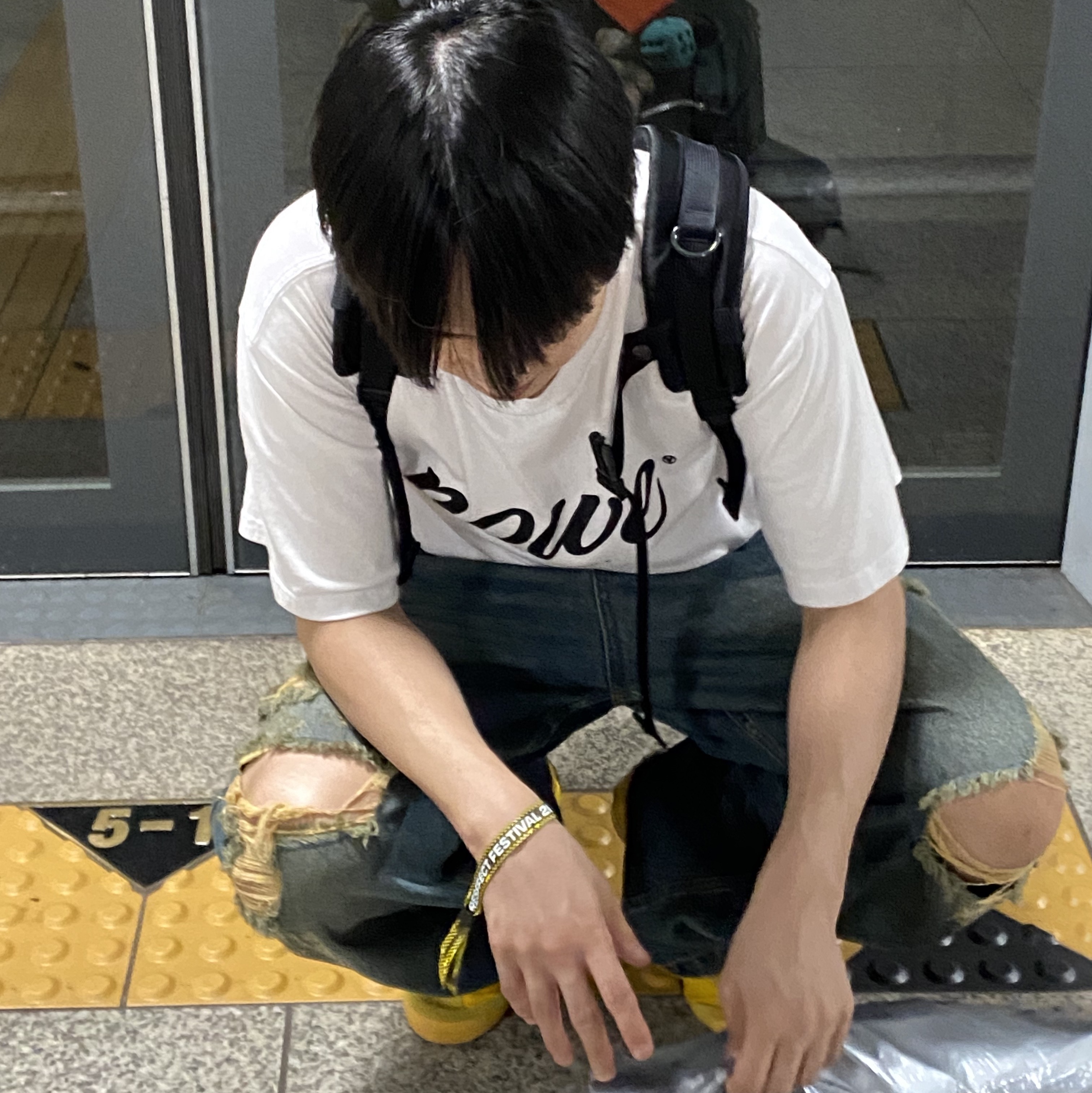 Onitsuka Tiger Mexico 66 Yellow Black 착용 스타일 - 2