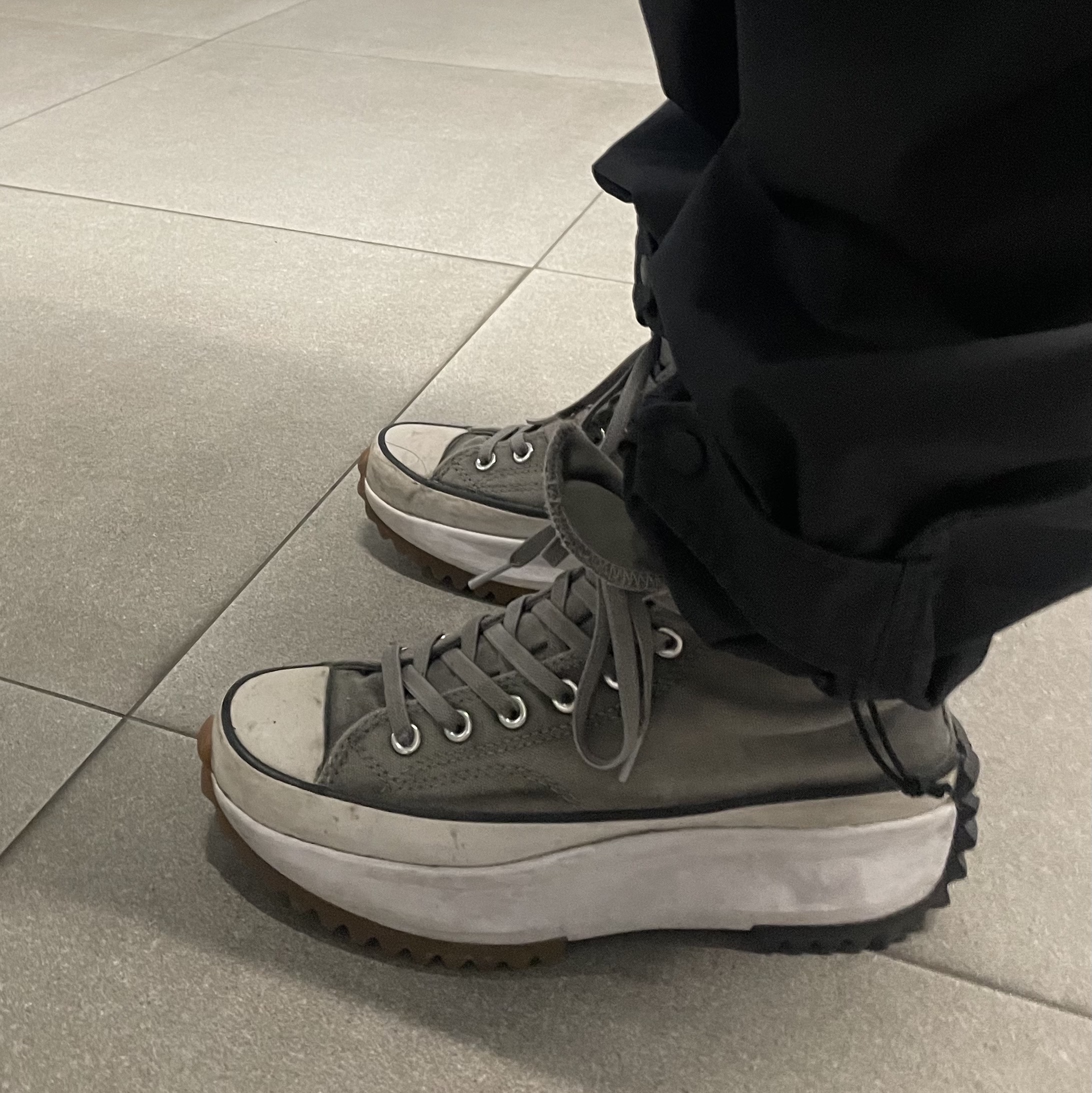 Converse Run Star Hike Hi Smoke 착용 스타일 - 2