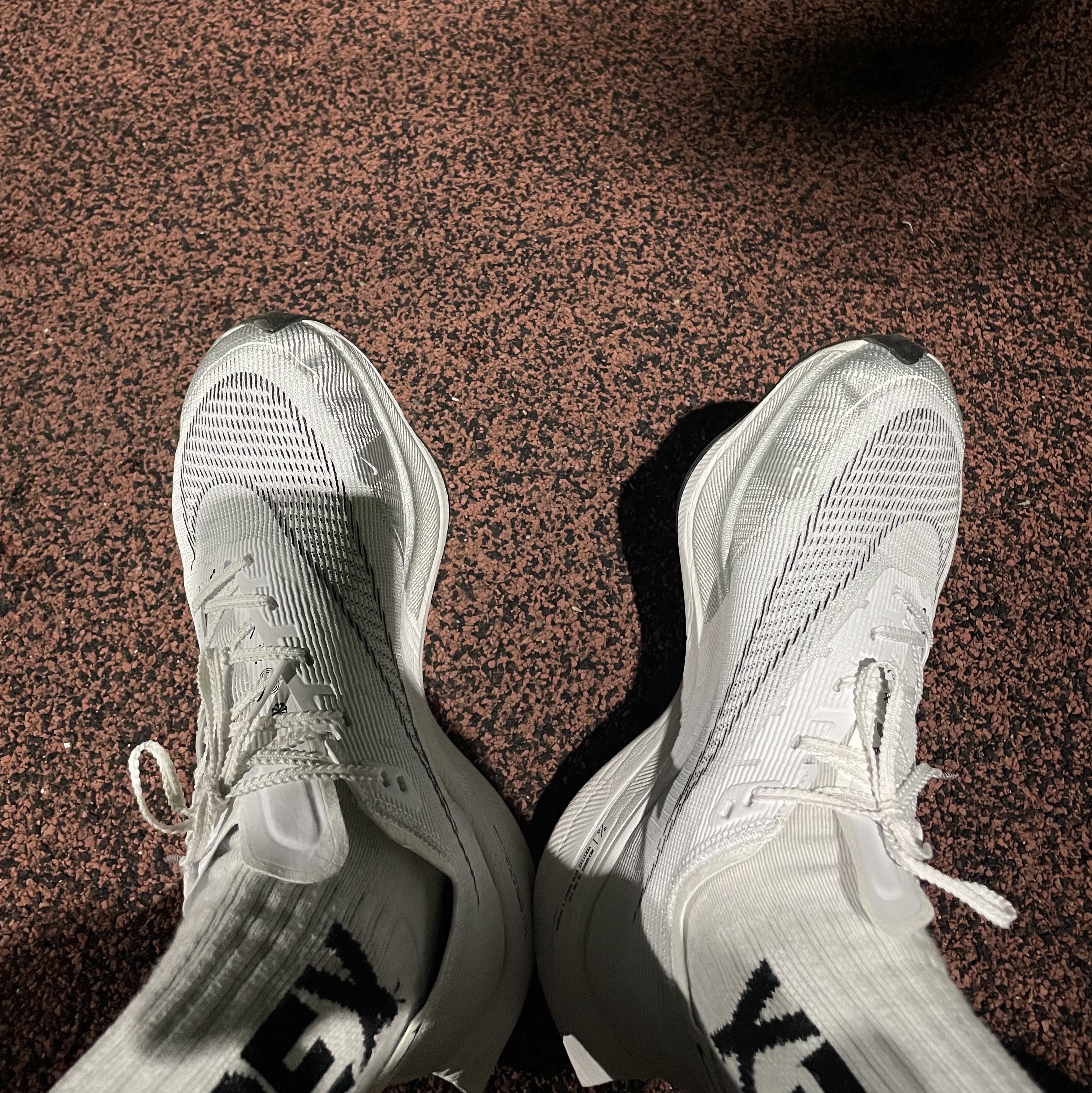 Nike ZoomX Vaporfly Next% 2 White Metallic Silver 착용 스타일