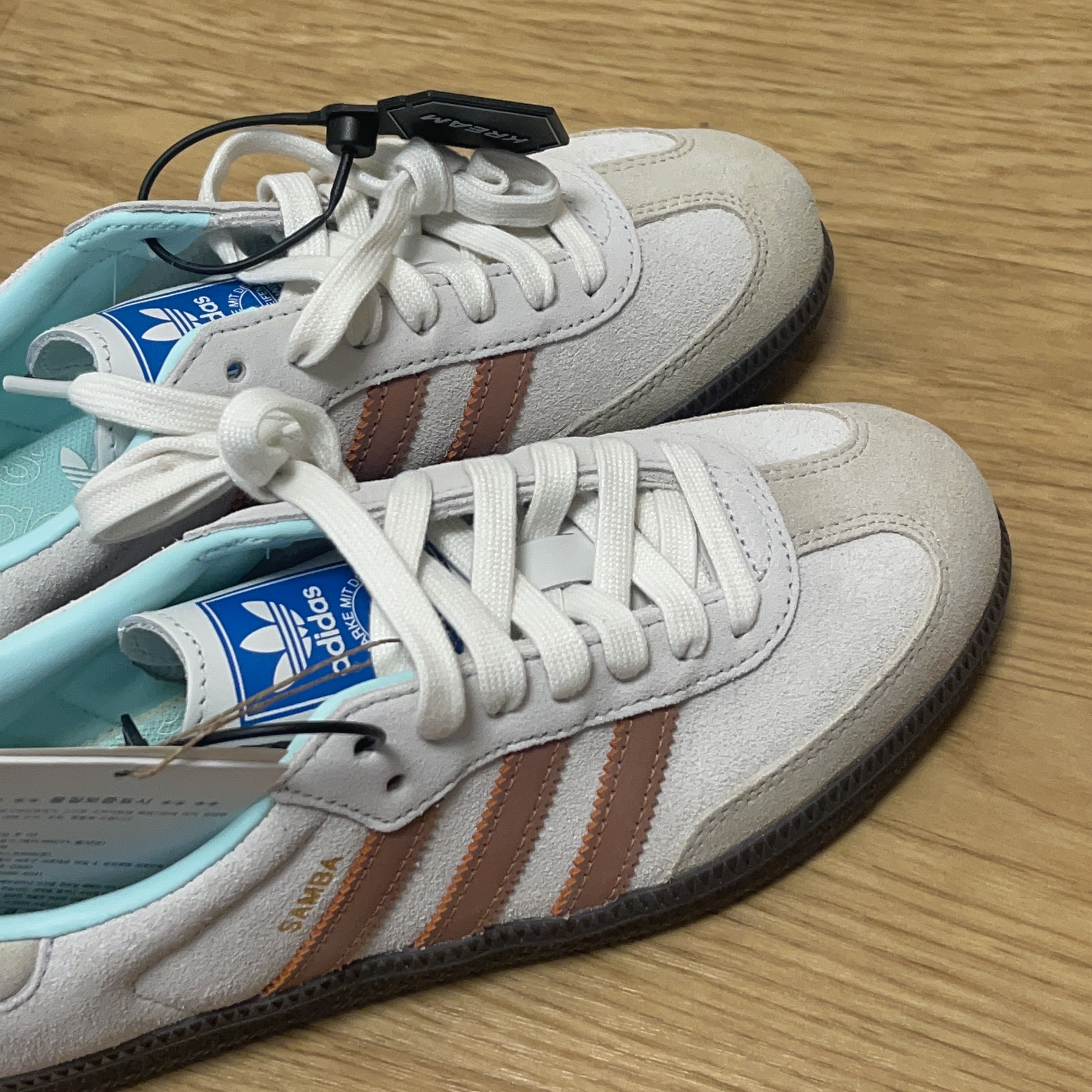 Adidas Samba OG Crystal White Clay Strata 착용 스타일 - 1