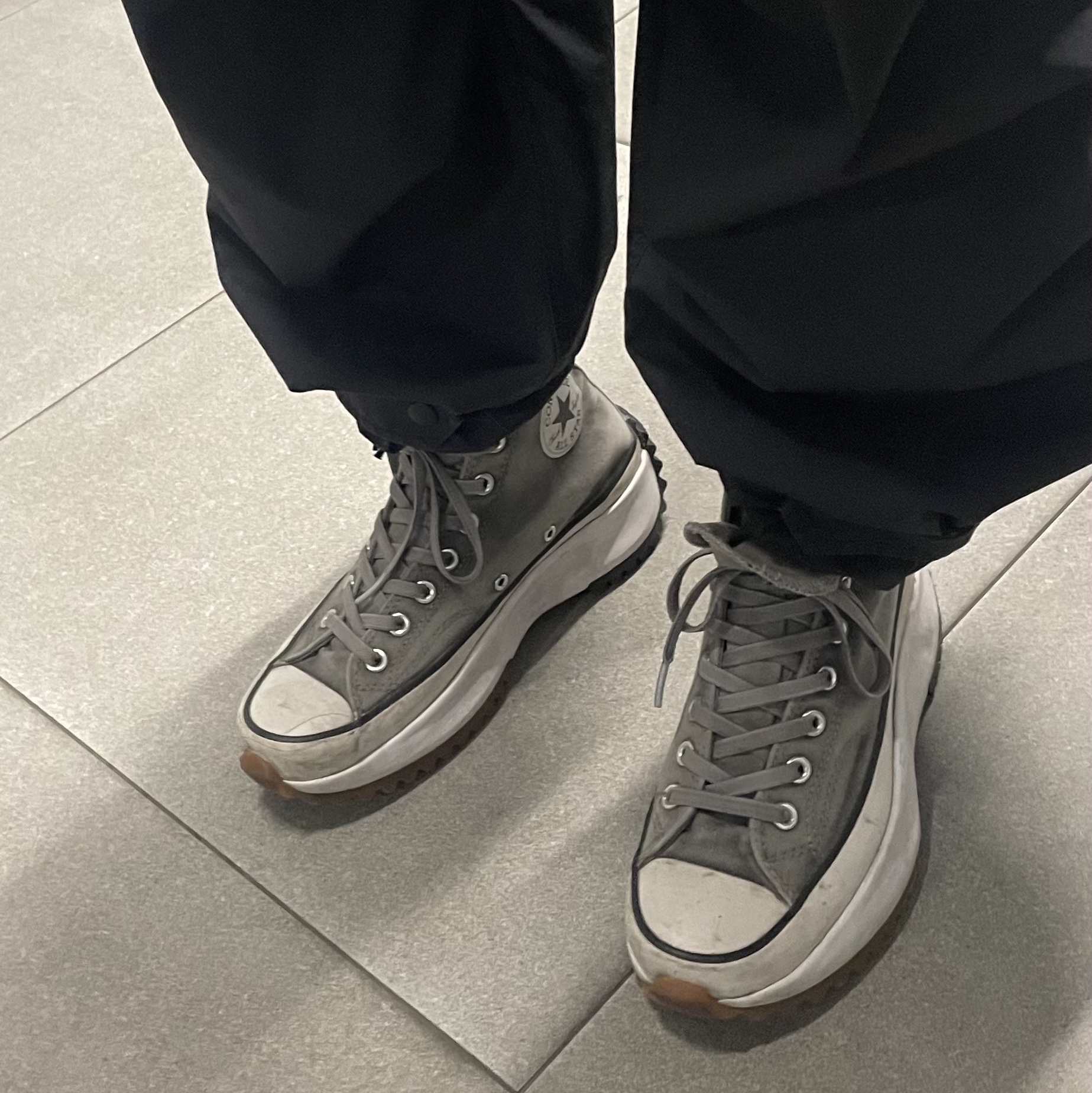 Converse Run Star Hike Hi Smoke 착용 스타일 - 1