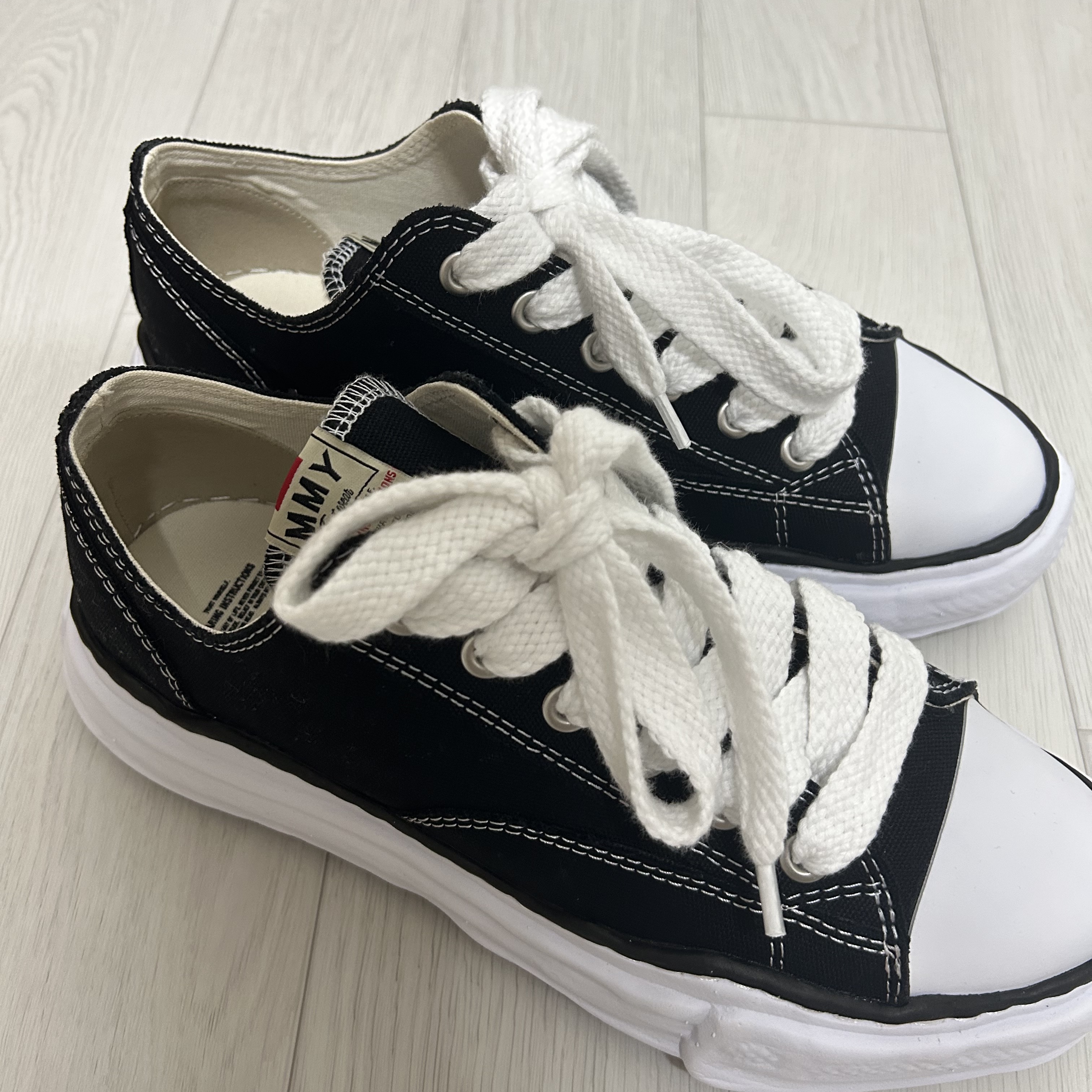 Maison Mihara Yasuhiro Peterson OG Sole Canvas Low Sneakers Black 착용 스타일