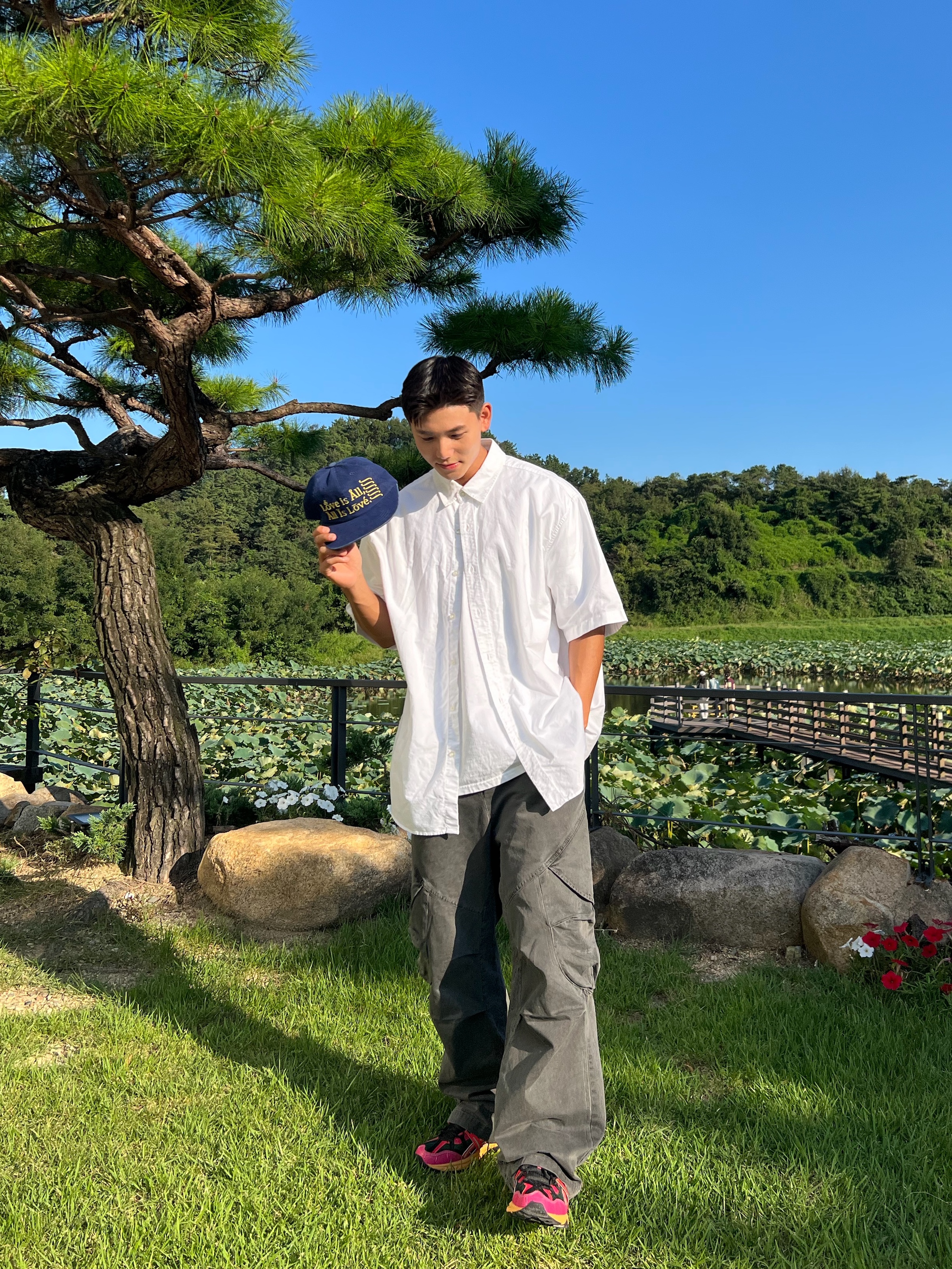 Asics x Andersson Bell Gel-Sonoma 15-50 Bright Rose Evergreen, Ignota Core:5 Washed Cargo Pants Charcoal 착용 스타일 - 1