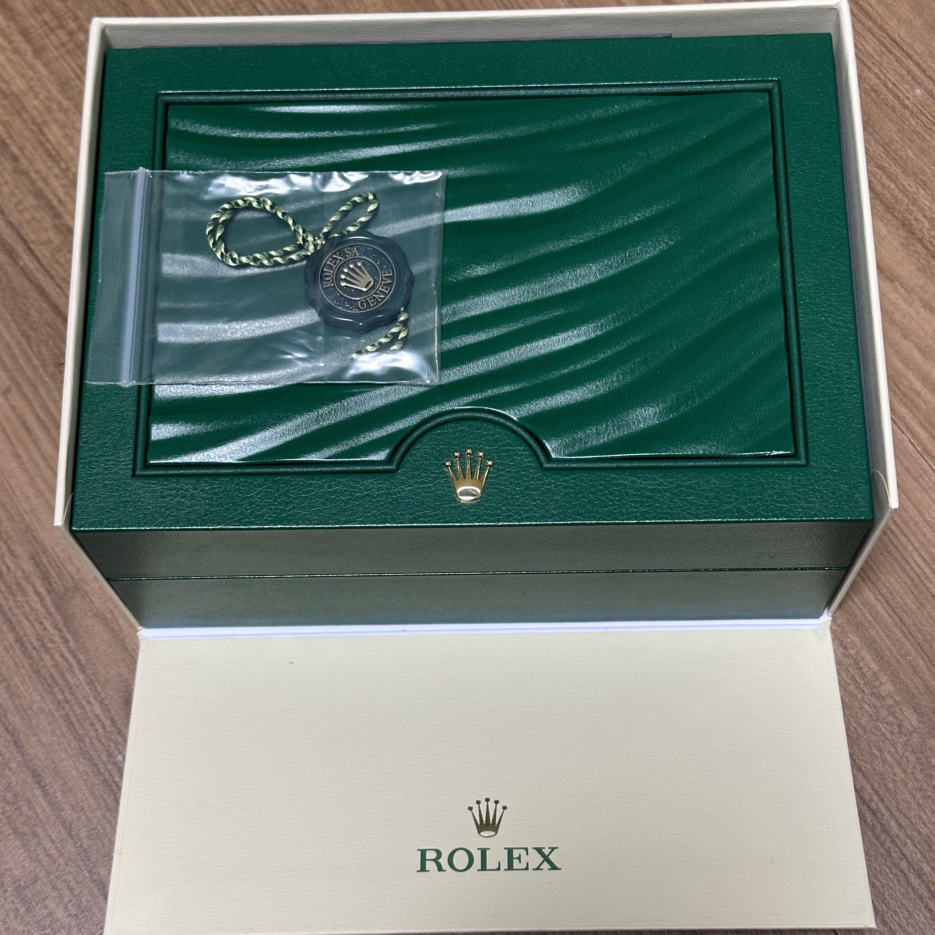 Rolex Submariner 41mm 124060 Black Oyster 착용 스타일 - 1